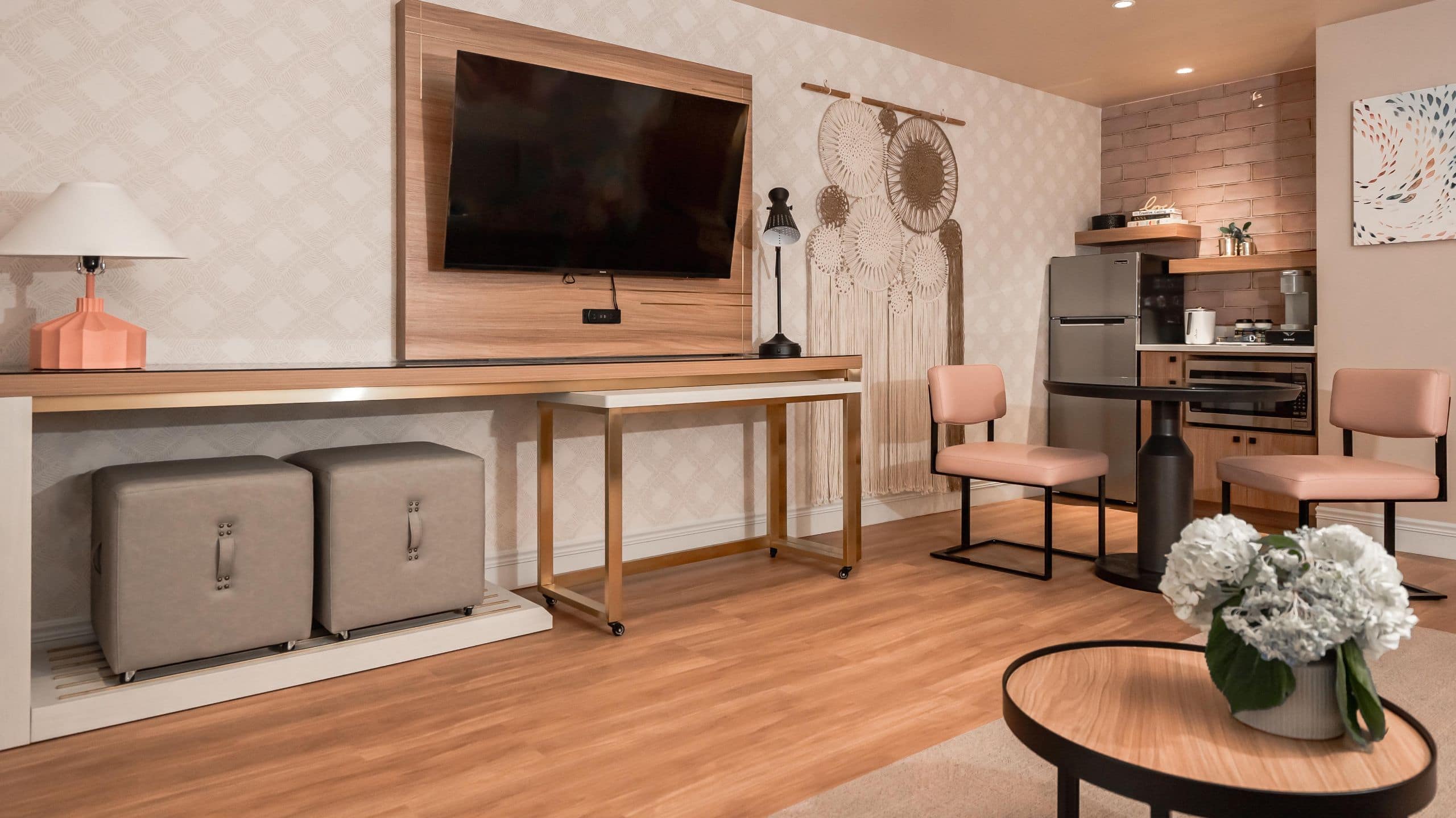 The Bentley Hotel Southampton Guestroom Living And Kitchen Area