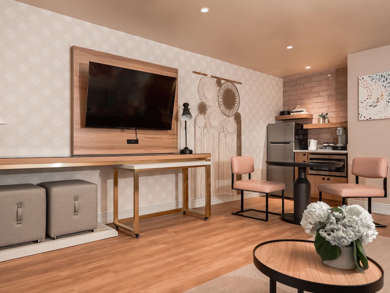 Guestroom Living and Kitchen Area