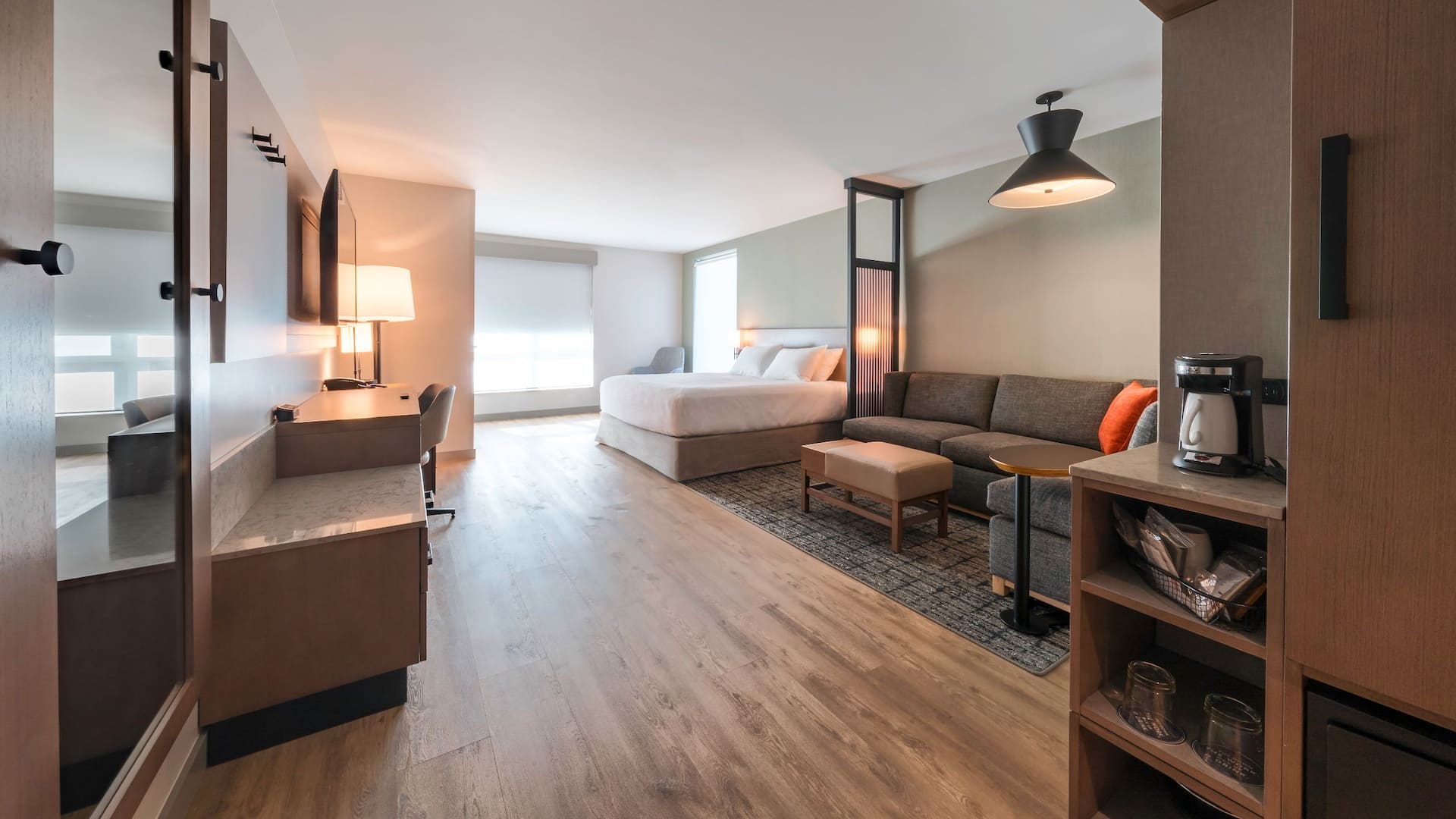 第 3，共 3 Hyatt Place Sacramento International Airport Accessible King Roll In Shower View