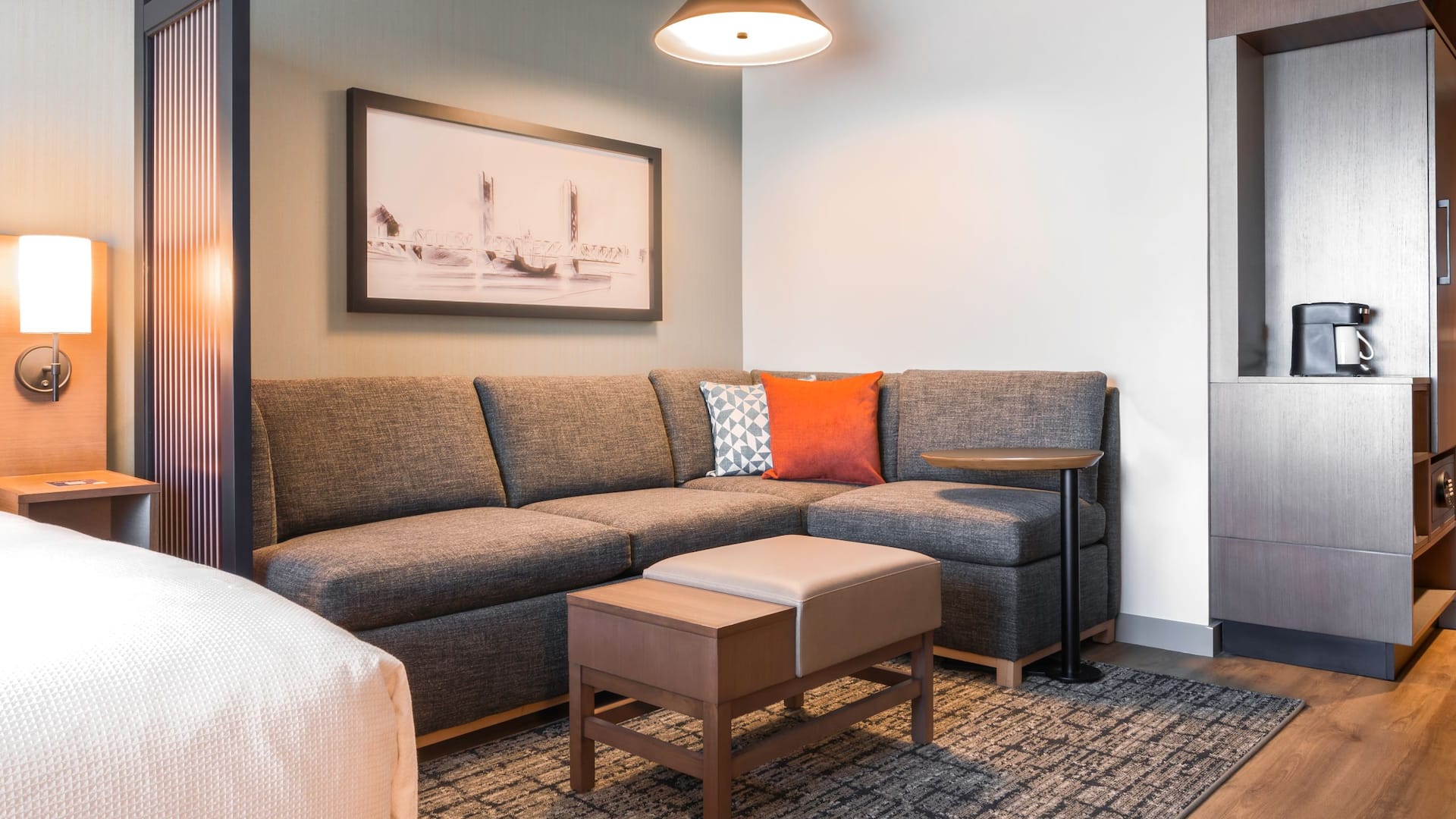 Hyatt Place Sacramento International Airport King Guestroom Couch