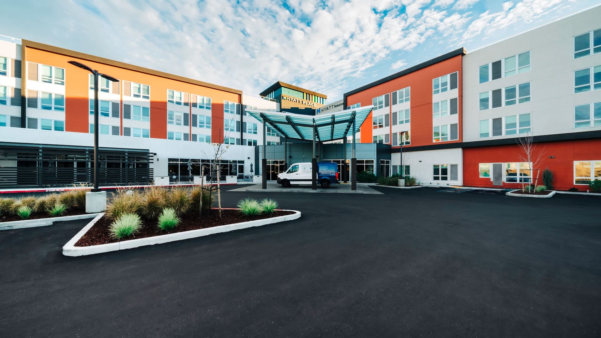 Hyatt Place Sacramento International Airport Exterior