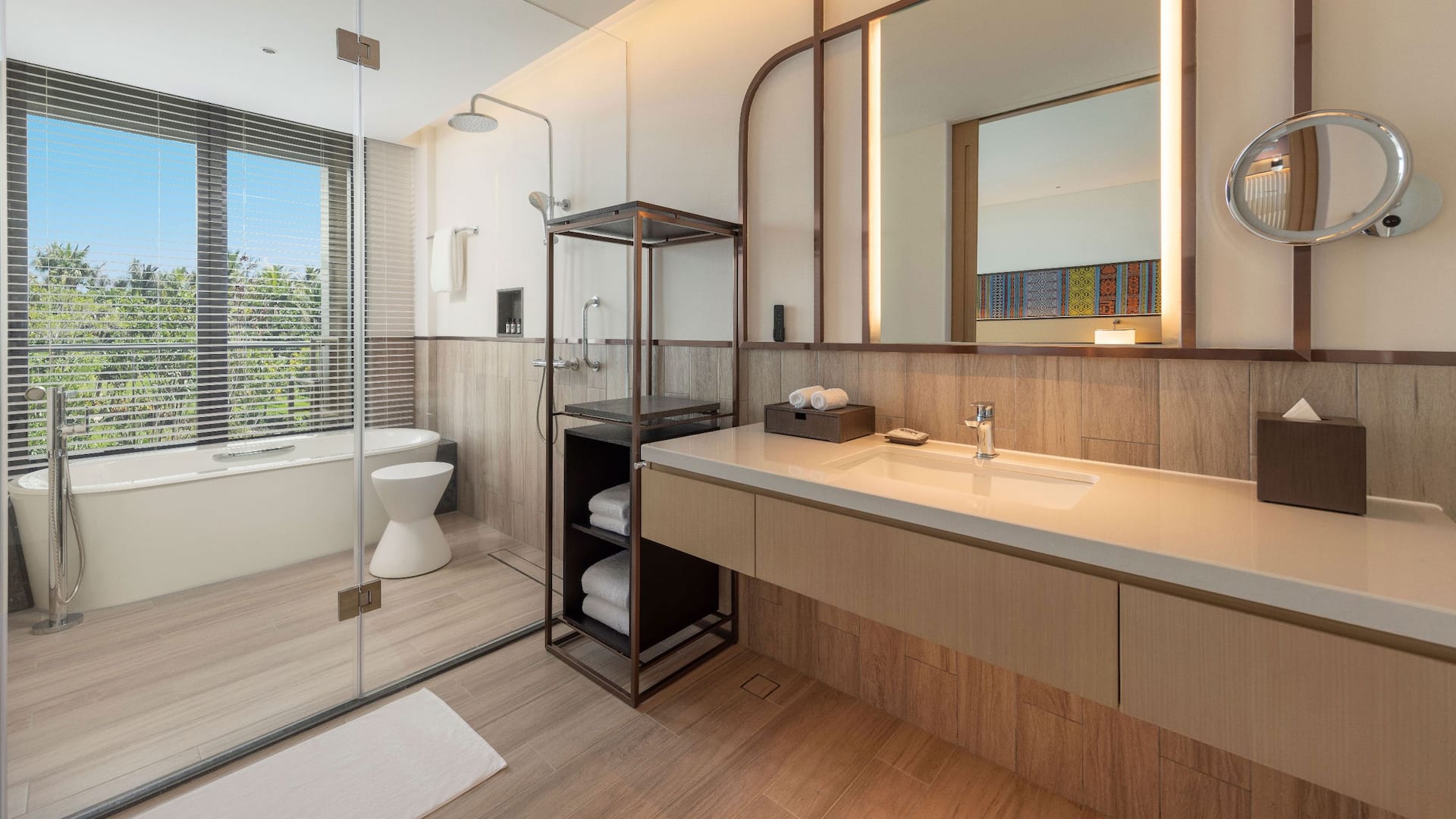 2 de 2 Hyatt Regency Sanya Tianli Bay One King Bed Bathroom