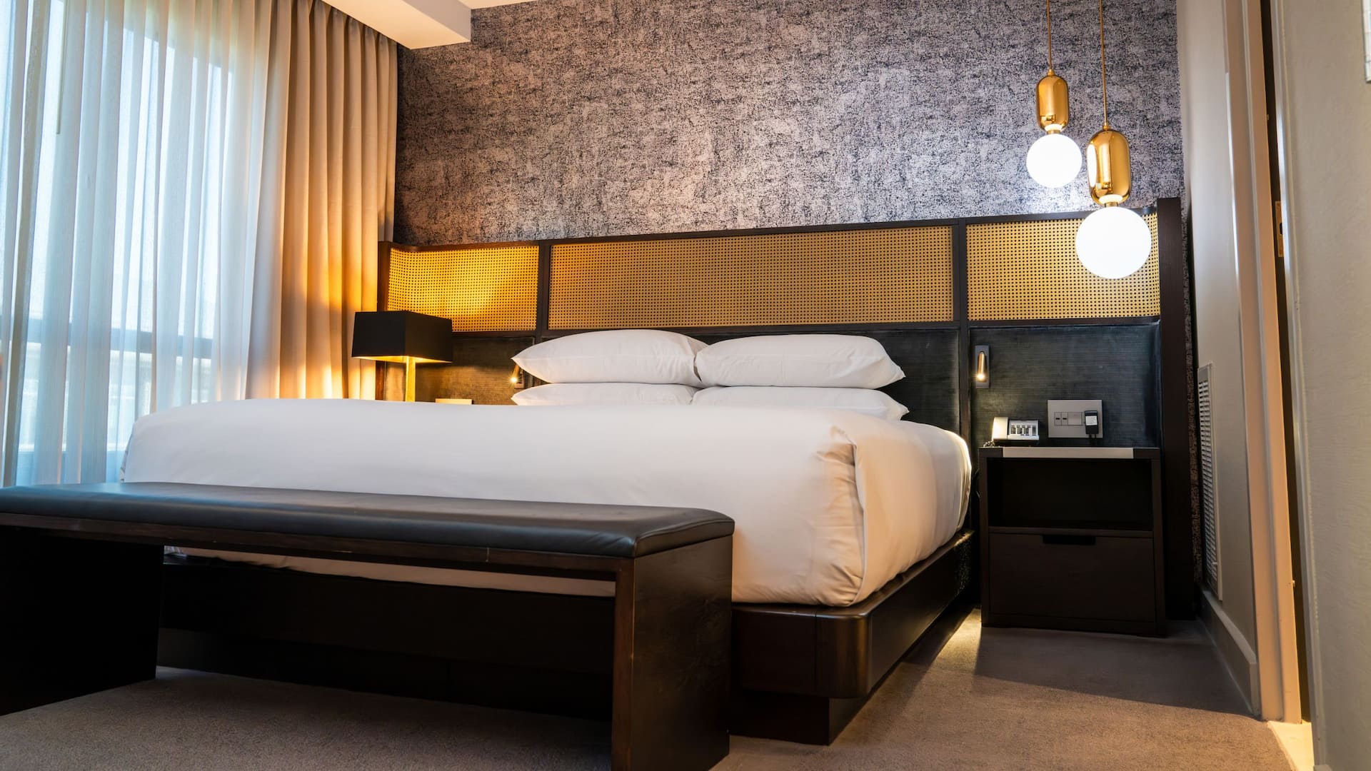 第 12，共 15 Hyatt Regency Crystal City at Reagan National Airport Diplomat Suite King Bedroom