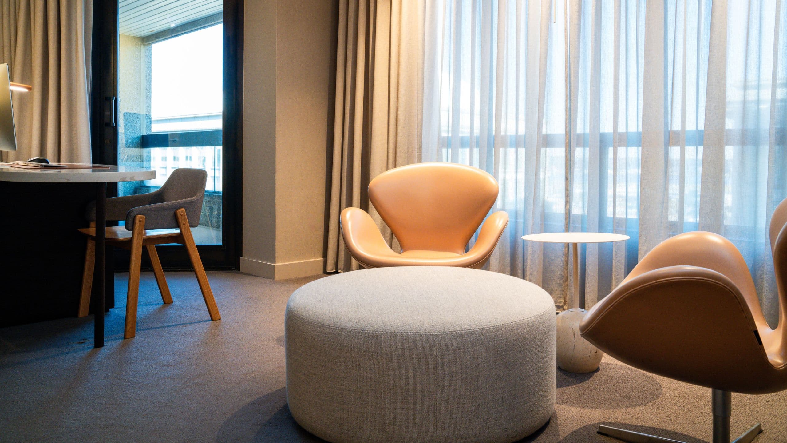 Hyatt Regency Crystal City at Reagan National Airport Diplomat Suite Sitting And Workspace