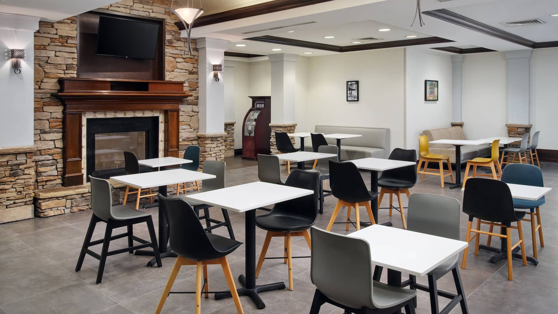 Hyatt House Sterling/Dulles Airport-North Common Area Seating