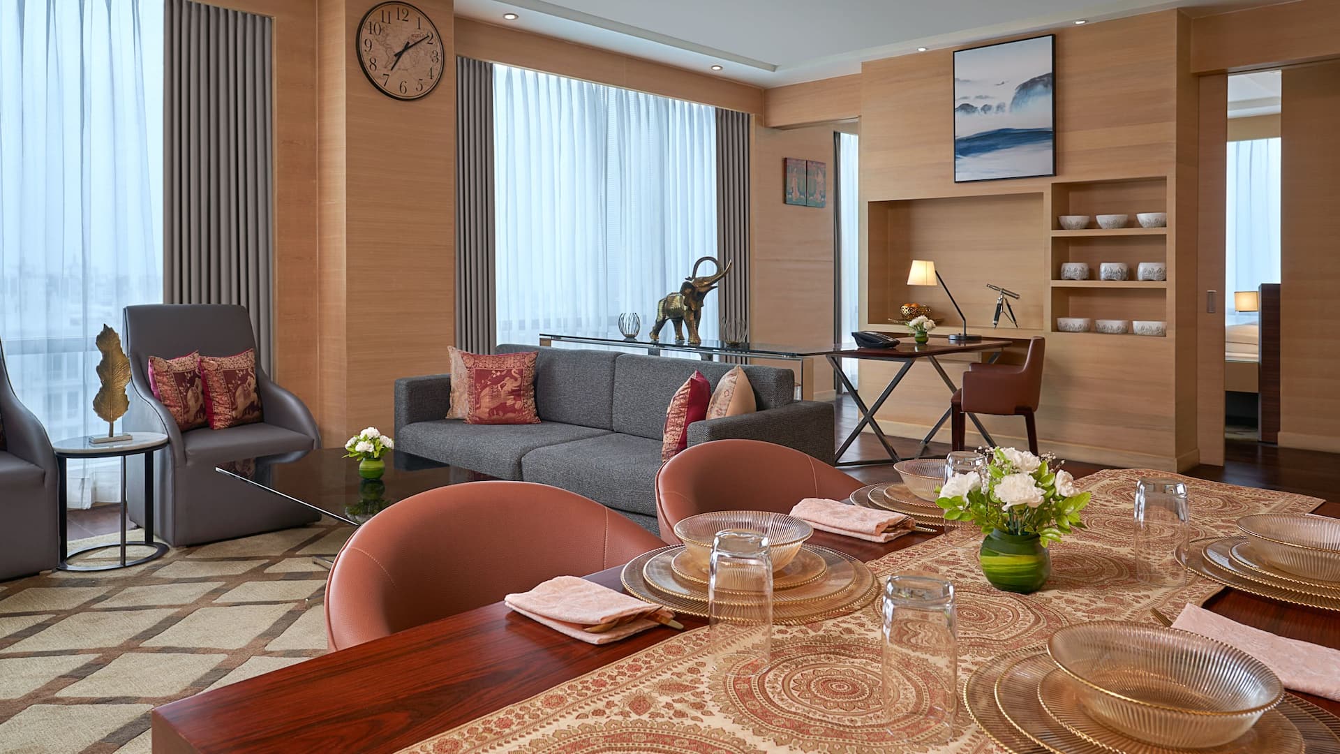 5 de 5 Hyatt Regency Lucknow Executive Regency Suite Dining Room Into Living Room