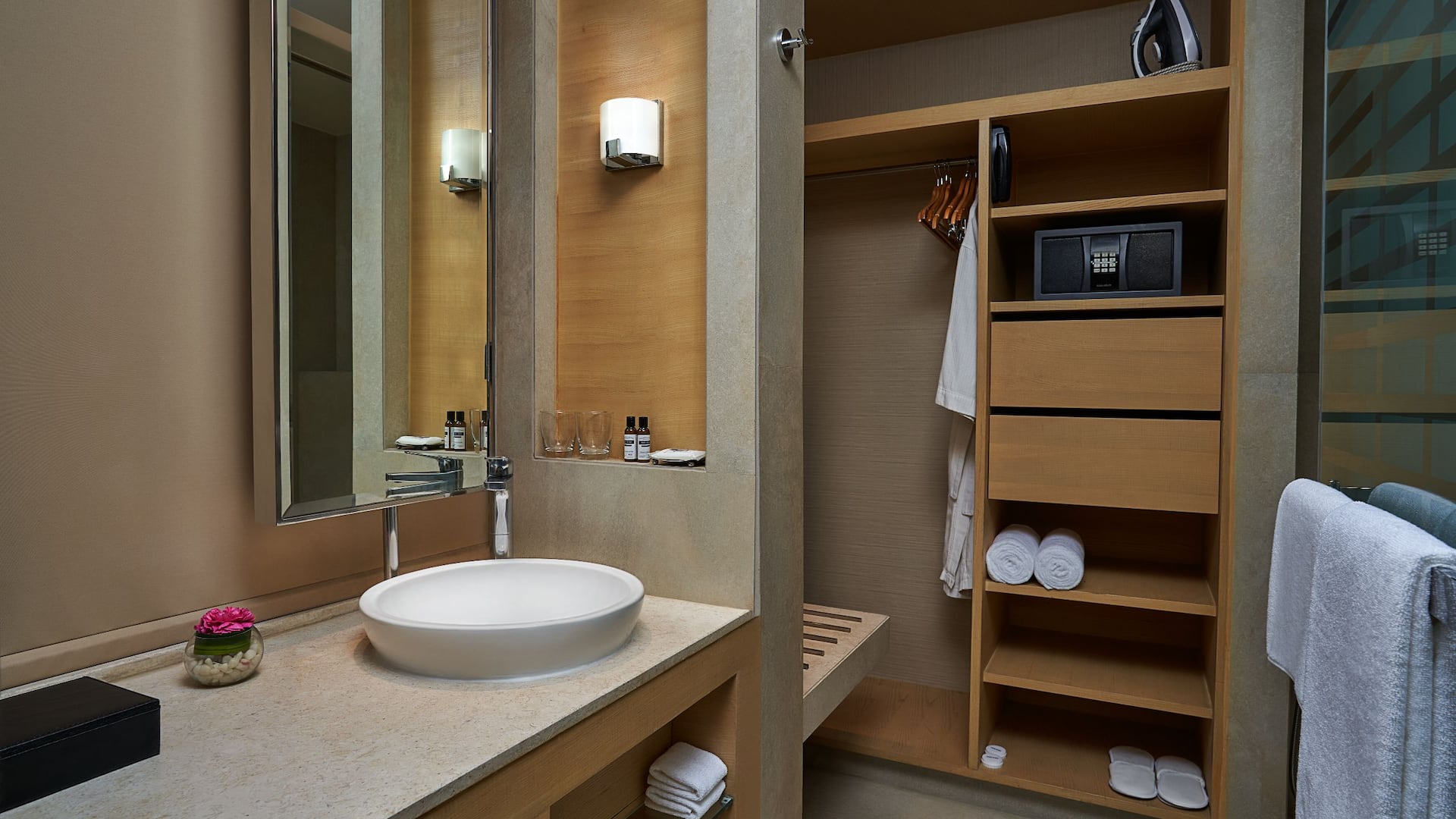 5 de 5 Hyatt Regency Lucknow Regency King Bathroom Sink