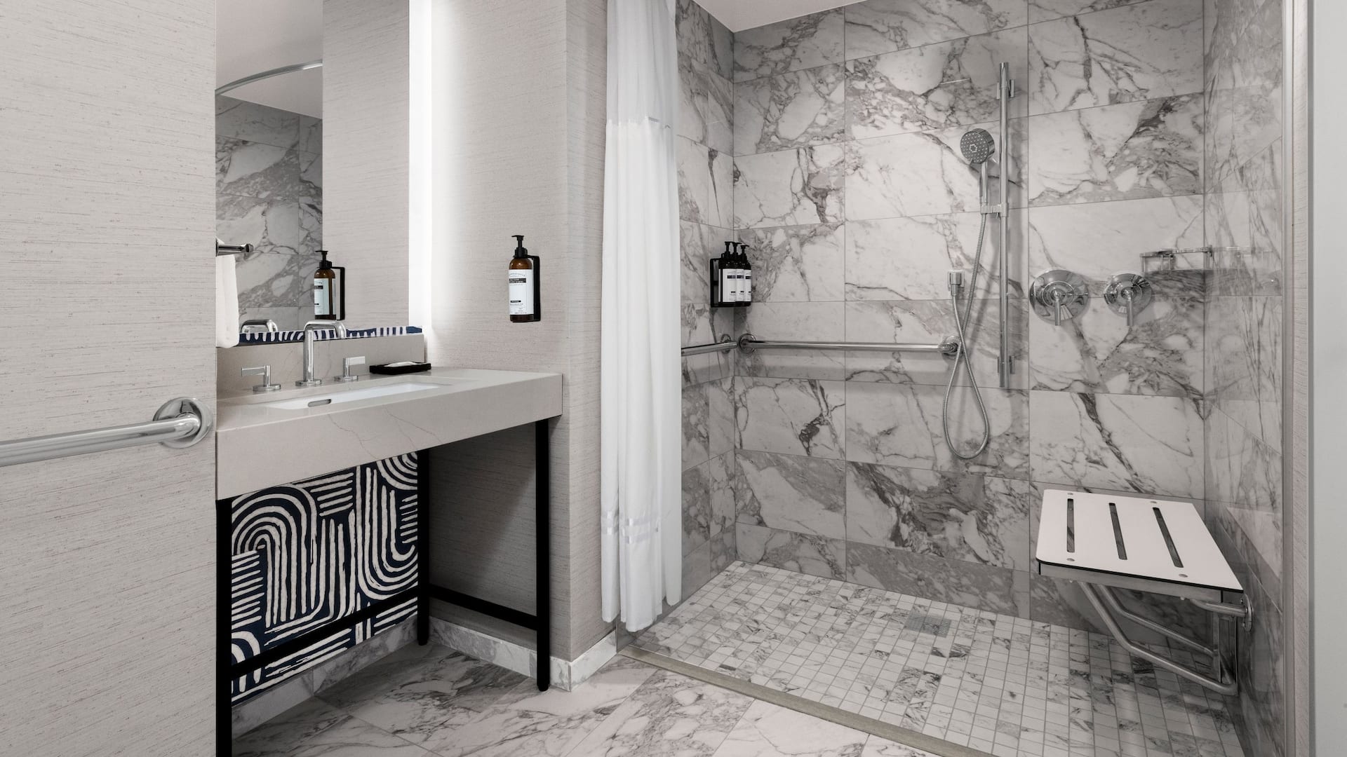 1 из 3 Hyatt Regency Irvine Accessible Bathroom With Shower
