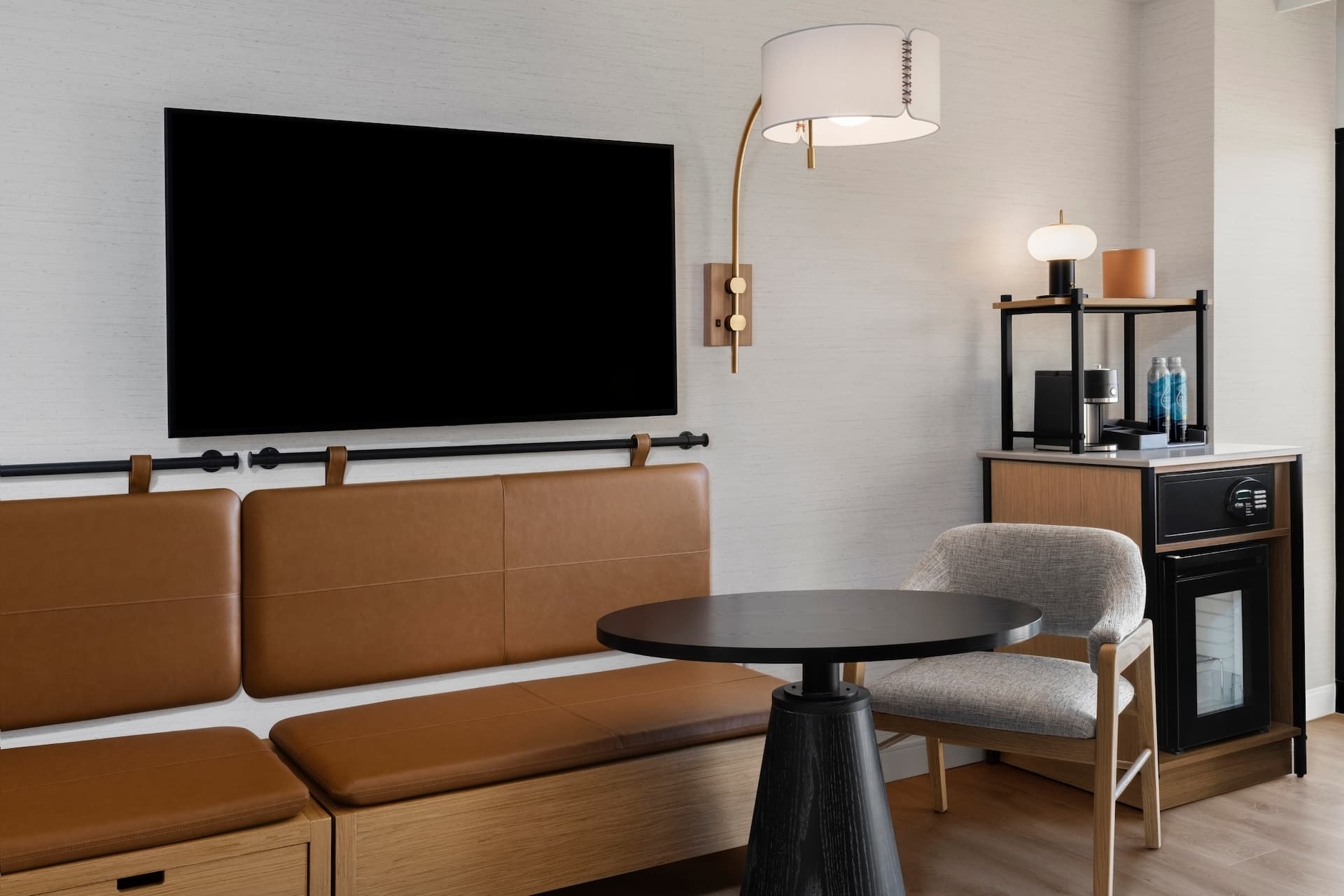 4 из 5 Hyatt Regency Irvine Guestroom Details