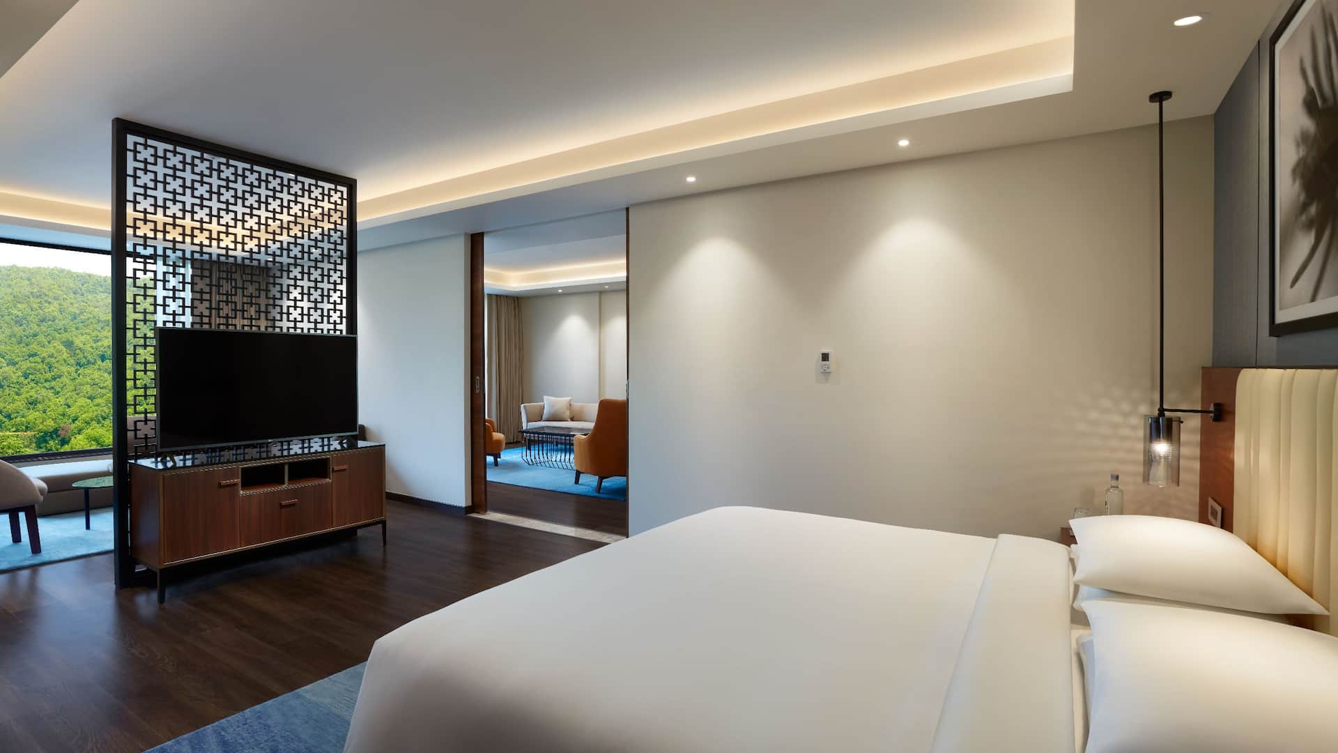 2 de 2 Hyatt Regency Dehradun Resort and Spa Executive Suite Bedroom