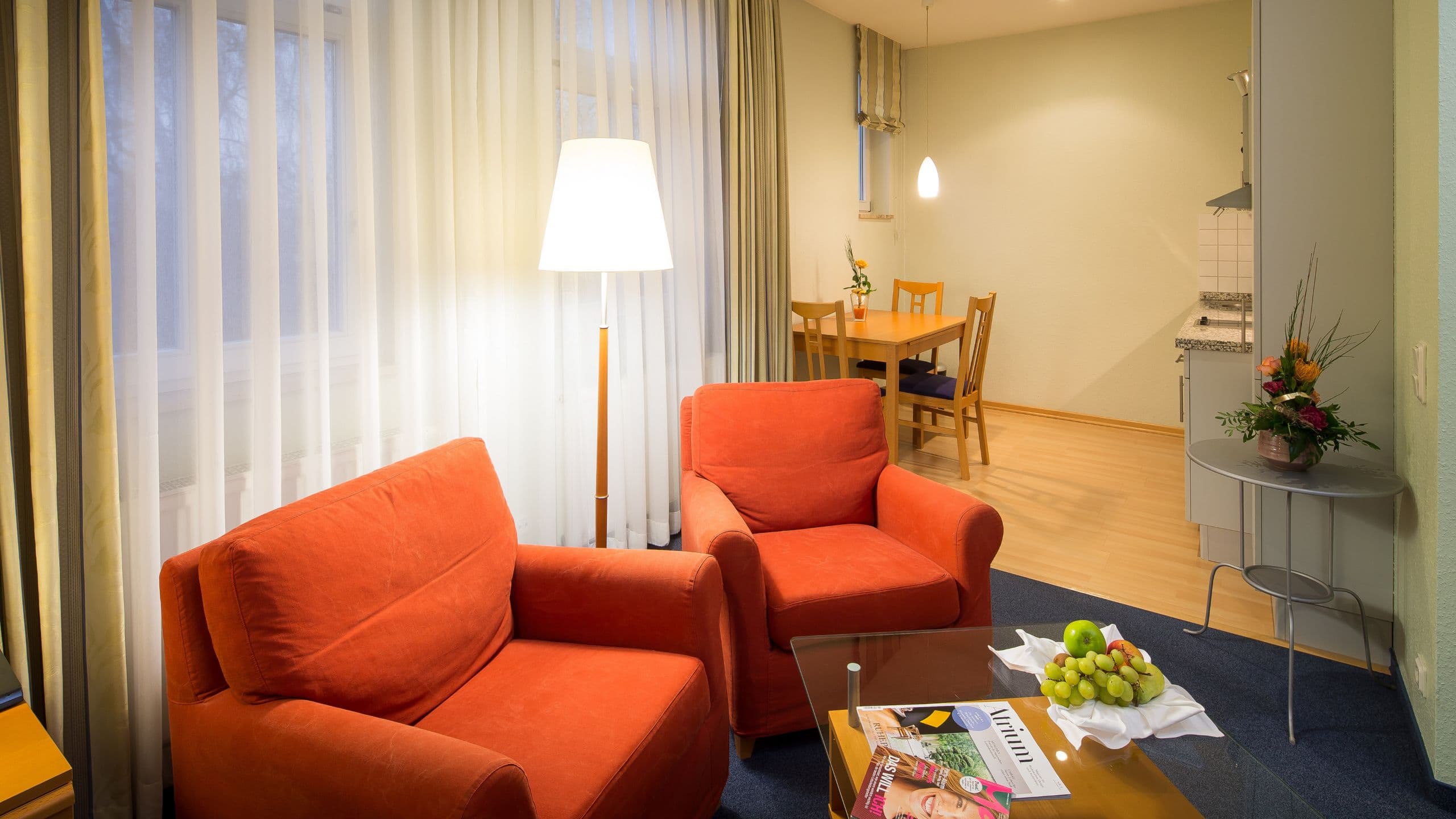 6 de 6 Lindner Hotel Frankfurt Hochst One Queen Bed Studio Overview