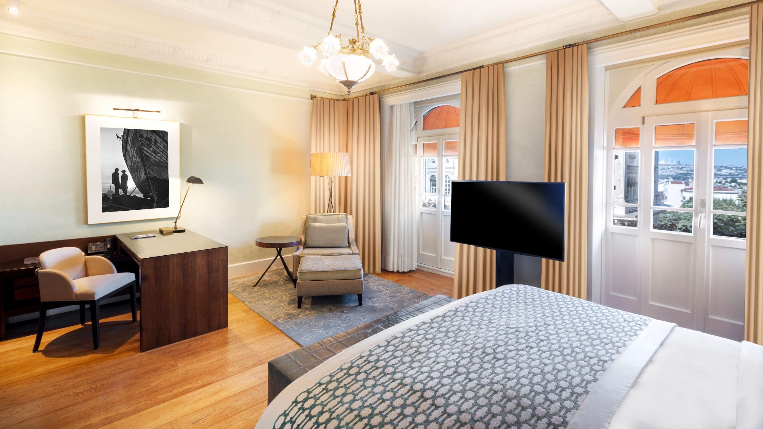 Park Hyatt Istanbul - Macka Palas Premium King Bed TV Desk