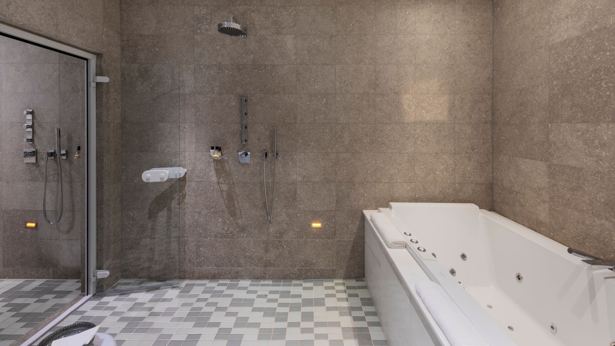 5 de 6 Park Hyatt Istanbul - Macka Palas Executive Suite Bathtub