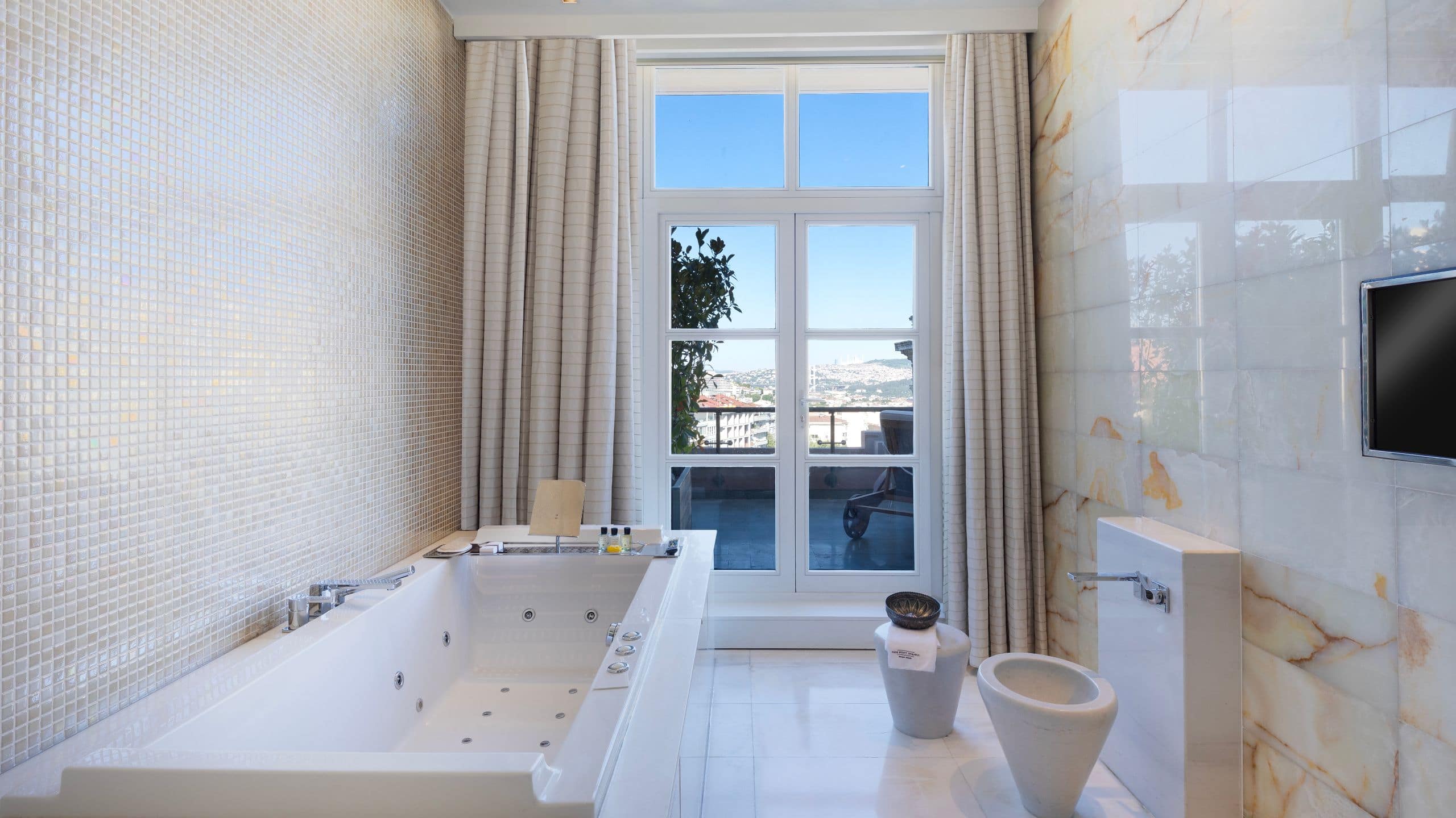 7 de 9 Park Hyatt Istanbul - Macka Palas Palazzo Suite Bathtub