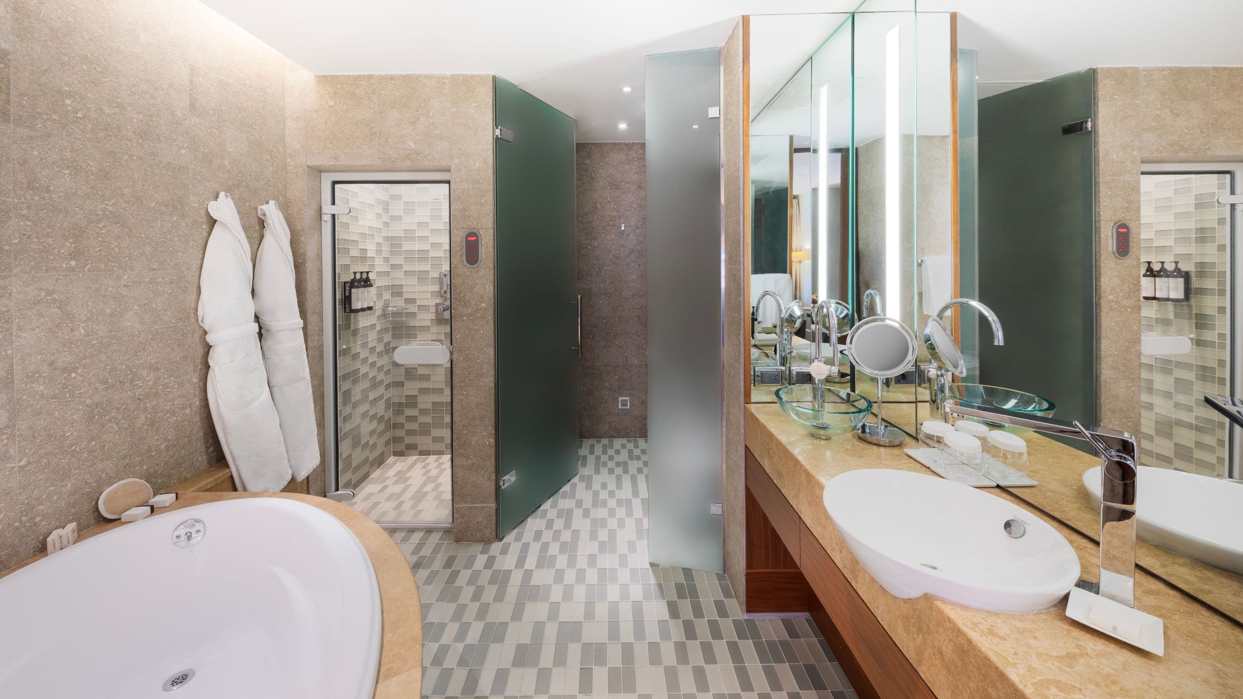 4 de 5 Park Hyatt Istanbul - Macka Palas Park Suite Bathrooom