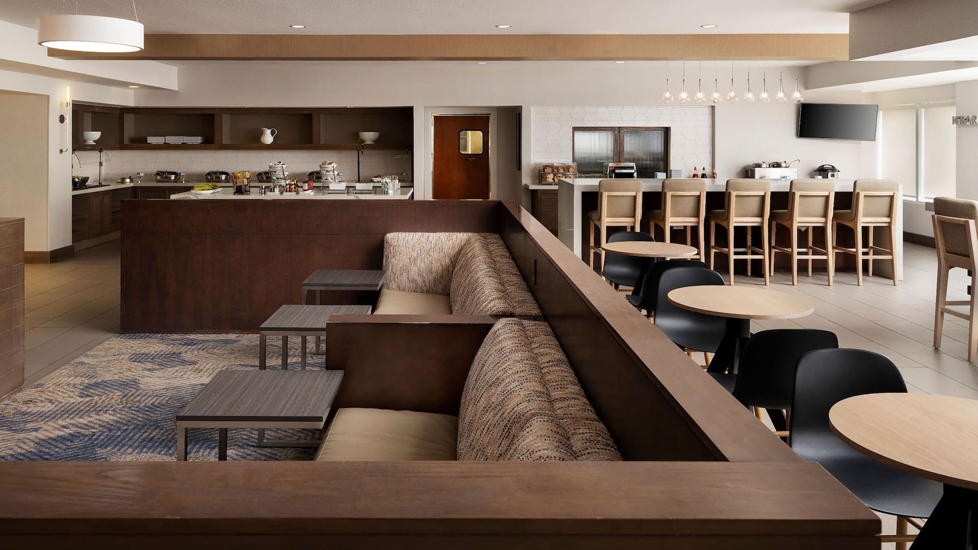 Hyatt House San Diego/Sorrento Mesa Lobby Dining Area