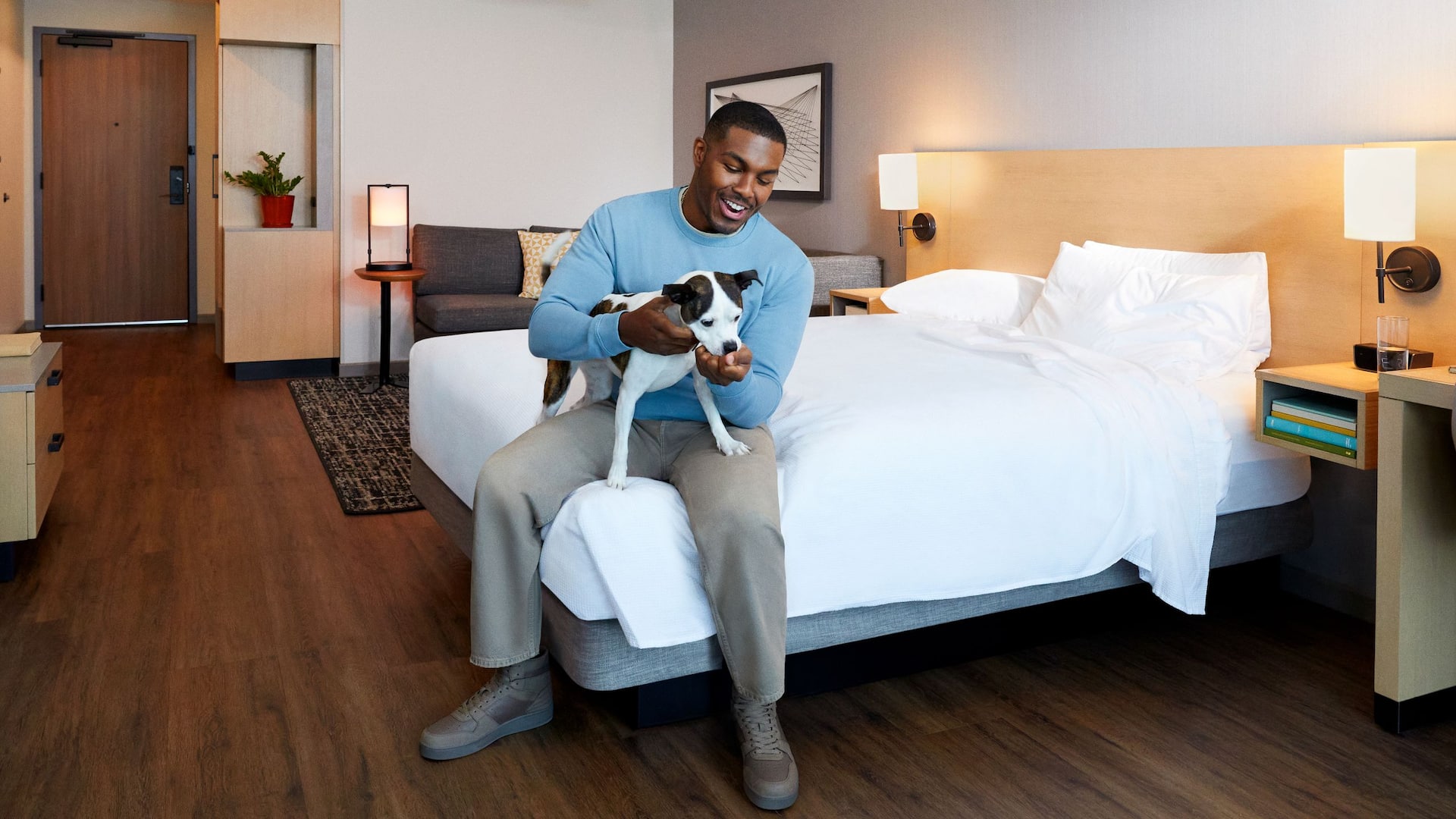 Hyatt Place HP_P0506 King Bedroom Guest With Dog