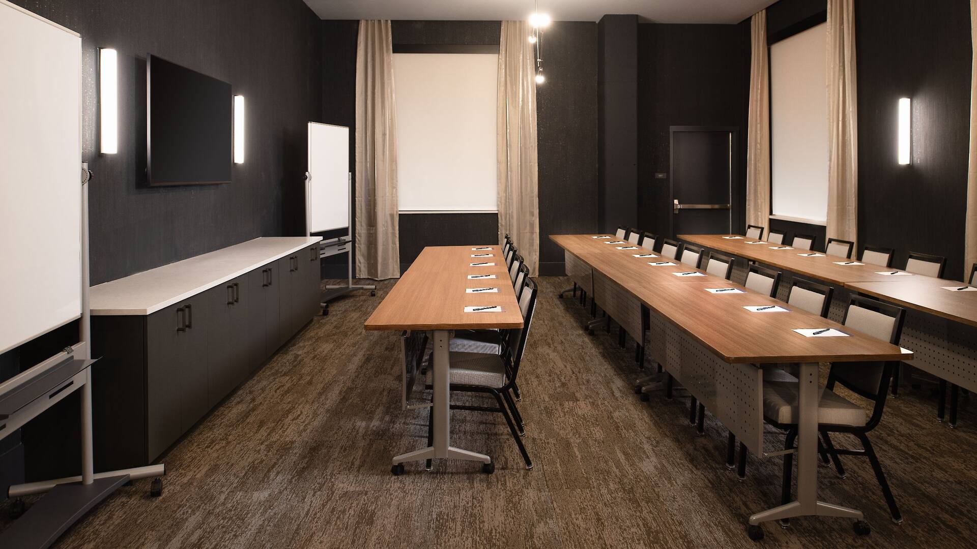 Hyatt Place Nashville / Green Hills Meeting Room Classroom Setup Side View