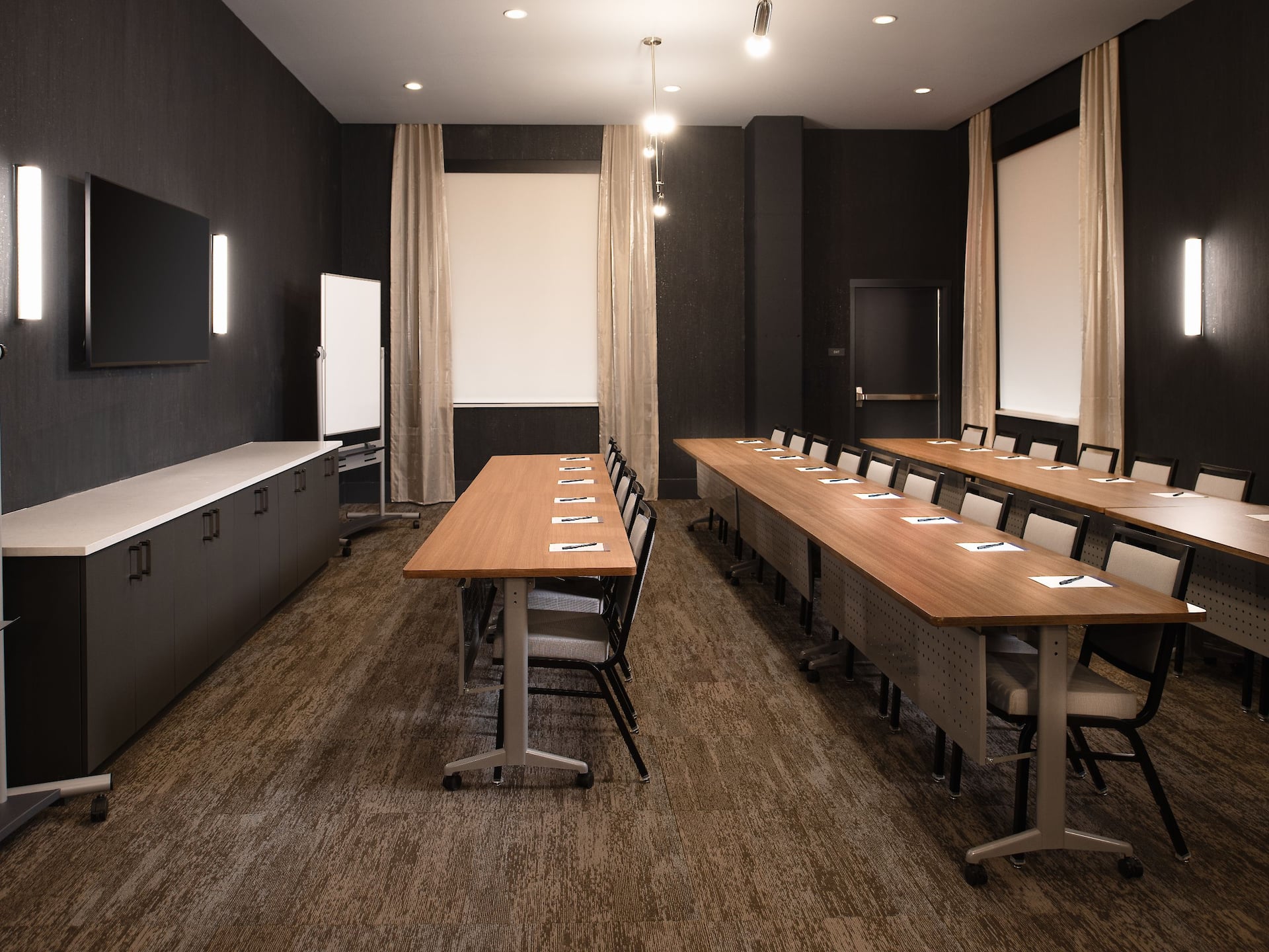 Hyatt Place Nashville / Green Hills Meeting Room Classroom Setup Side View