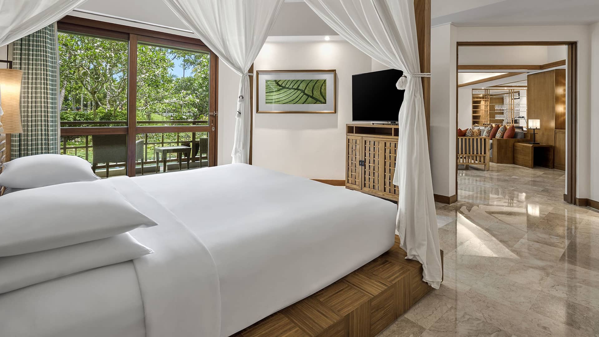 1 de 4 Grand Hyatt Bali Grand Deluxe Suite Executive Bedroom