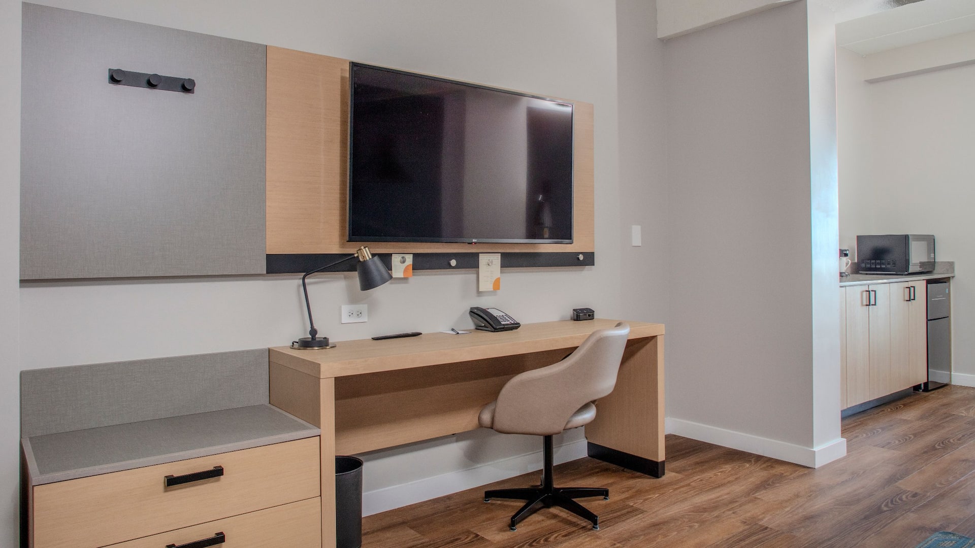 Hyatt Place St. Augustine / Vilano Beach Suite Desk Area