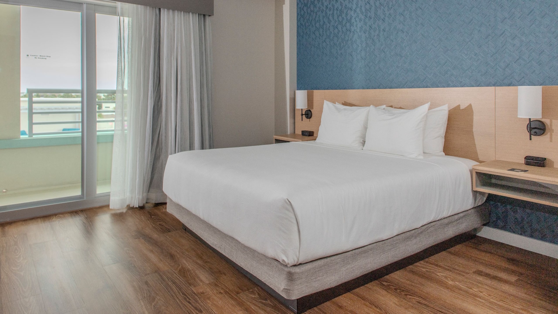 Hyatt Place St. Augustine / Vilano Beach King Bed Close Up With Balcony