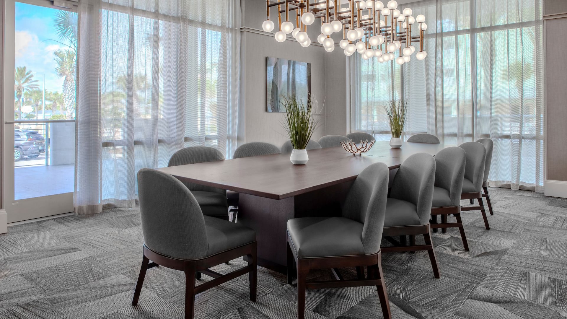Hyatt Place St. Augustine / Vilano Beach Lobby Communal Table