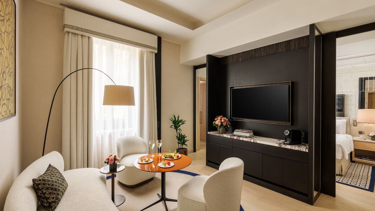 Executive-Suite-512-Bedroom-Side
