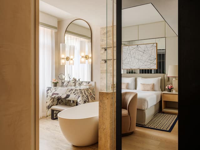 Park King Room Bathroom