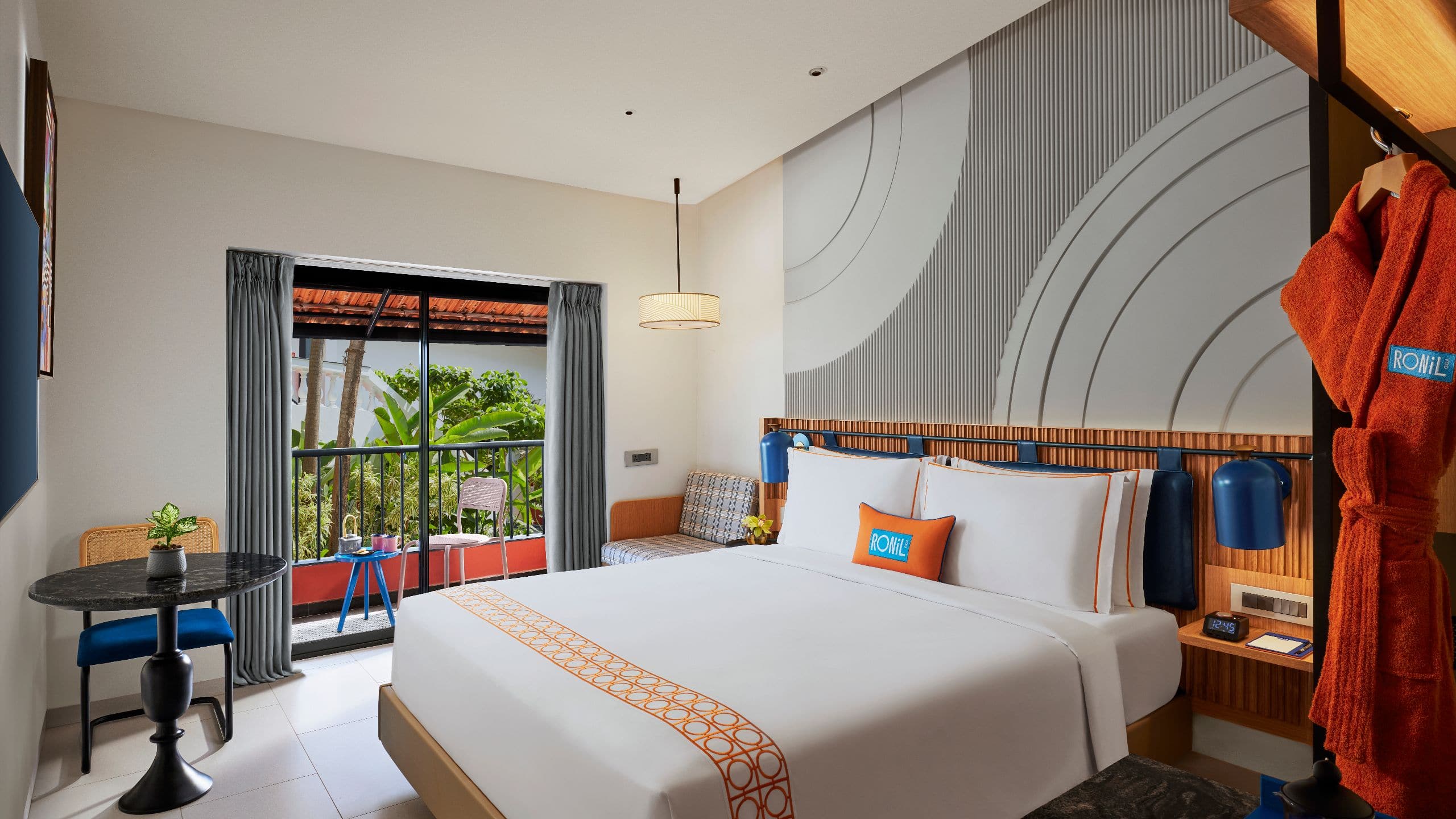 Ronil Goa King Room with Balcony Bed