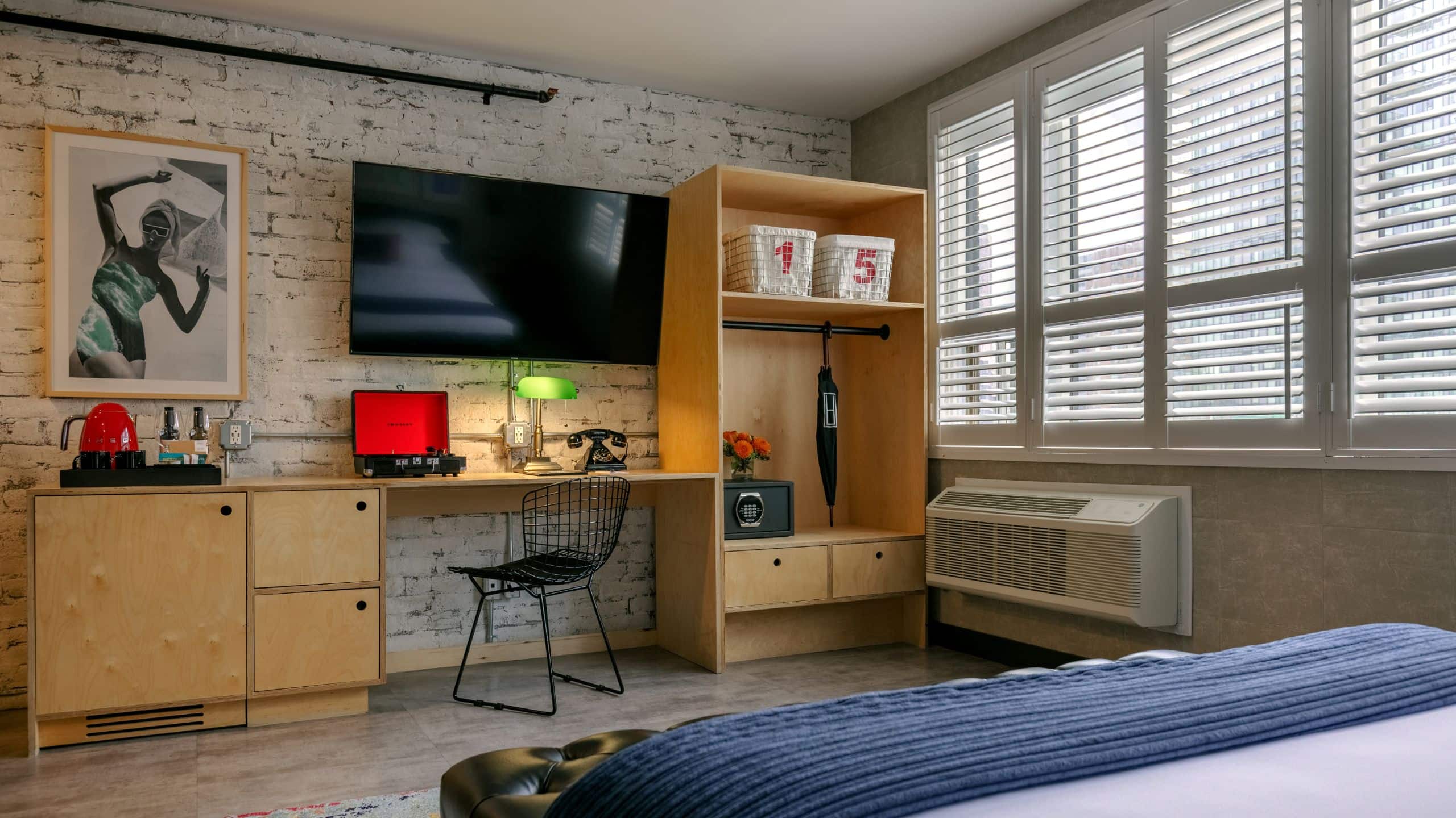 The Anndore House Accessible One Queen Loft Living Room