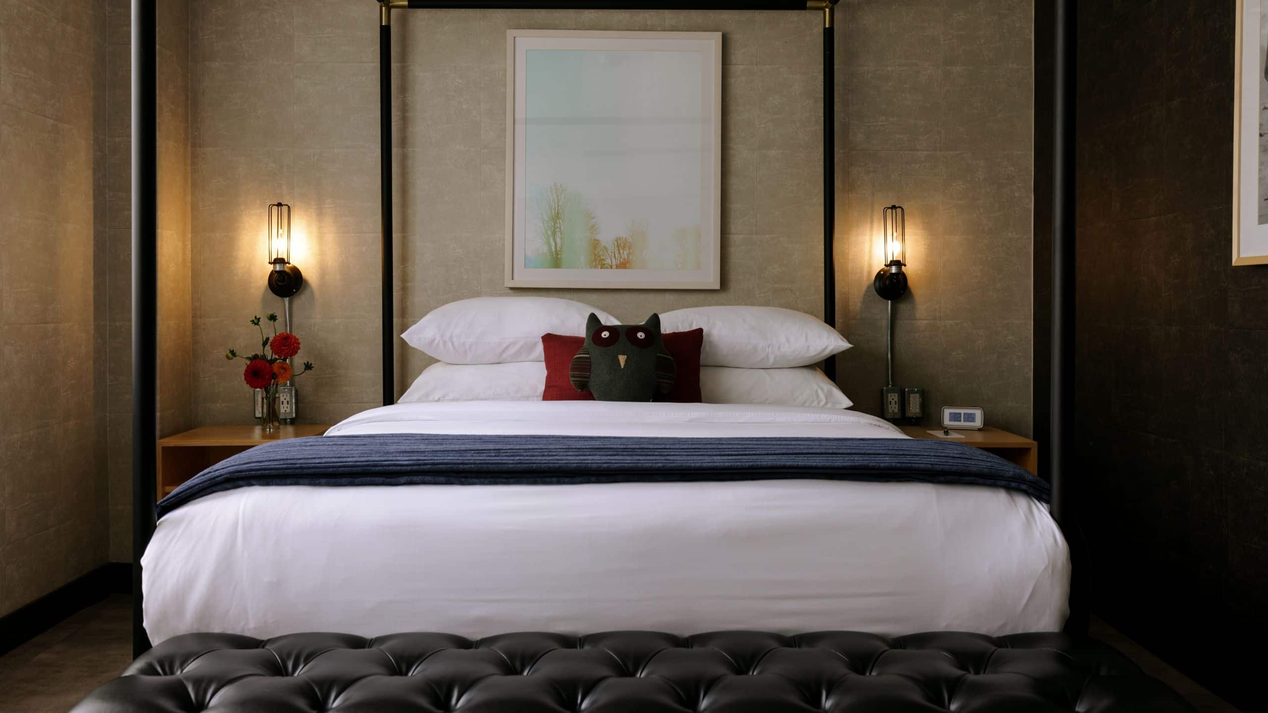 The Anndore House One Queen Loft Bed