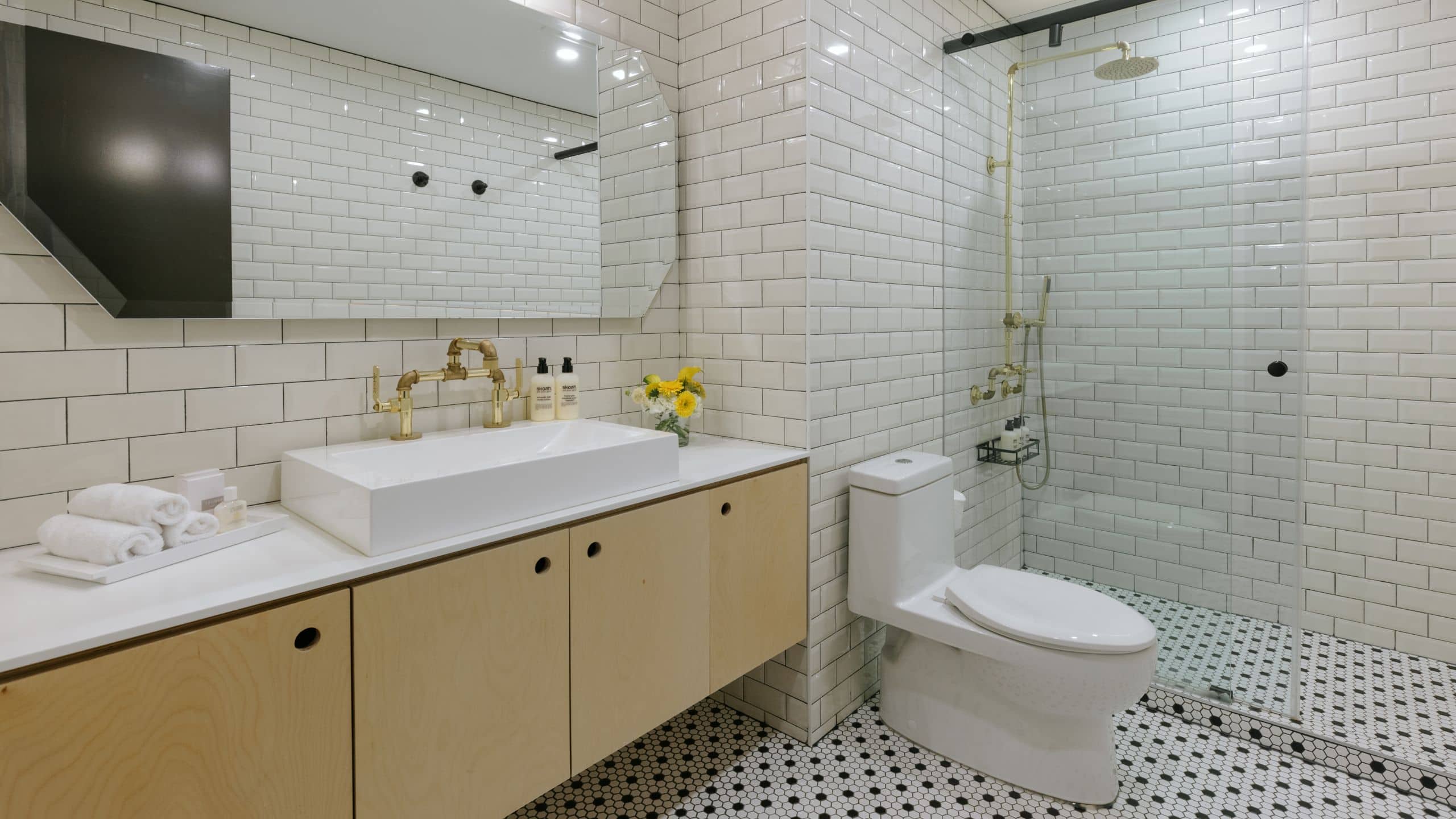 The Anndore House The Master Suite Bathroom Shower