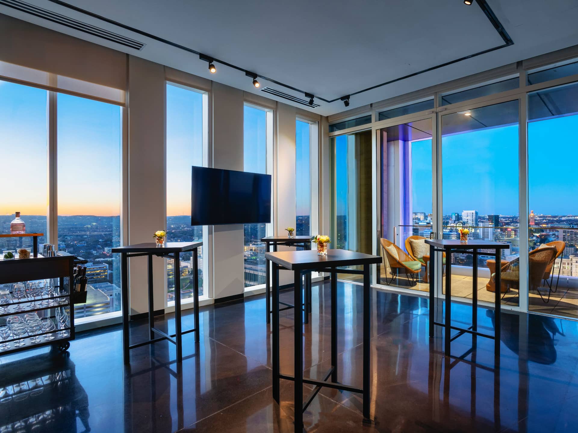Hyatt Centric Congress Avenue Austin Penthouse Living Cocktail Twilight