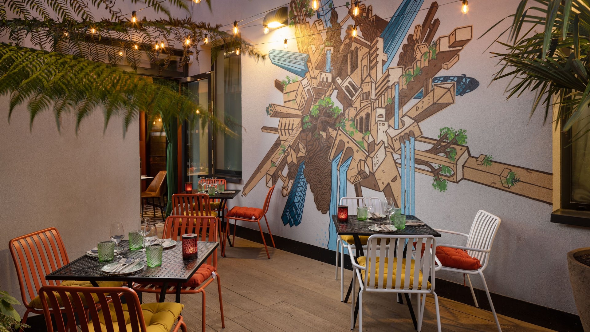 Outdoor terrace with tables & chairs at Hyatt Place London City East.