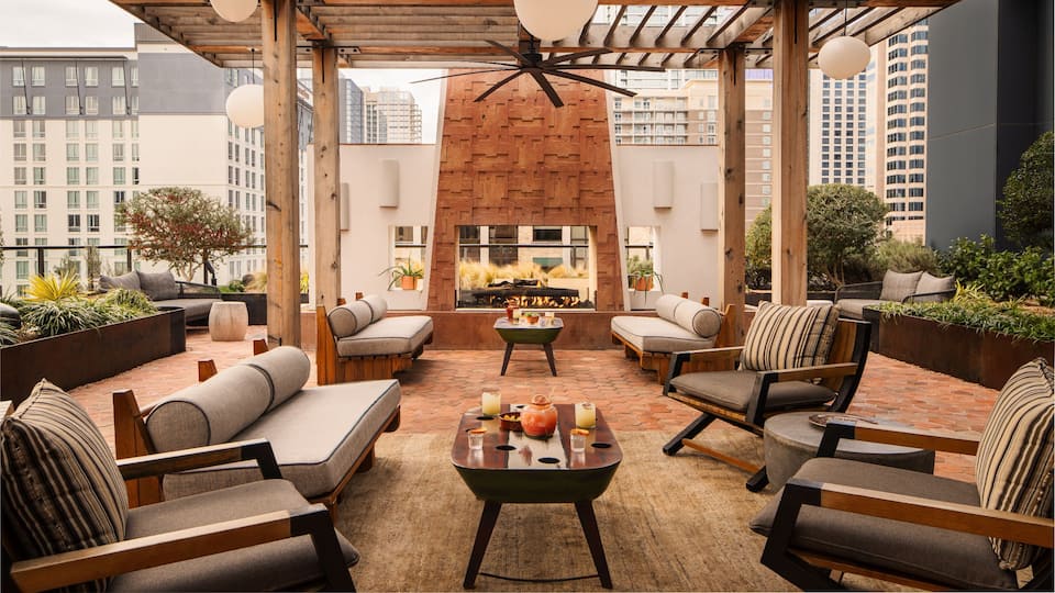 tommie Austin Arriba Abajo Firepit