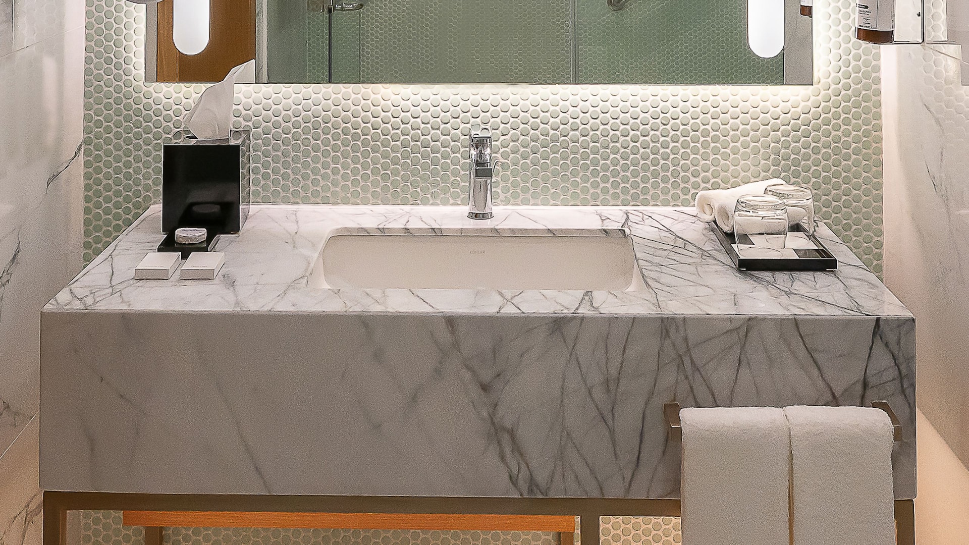 3/5 Hyatt Regency Nairobi Westlands Standard Room Bathroom Vanity Counter
