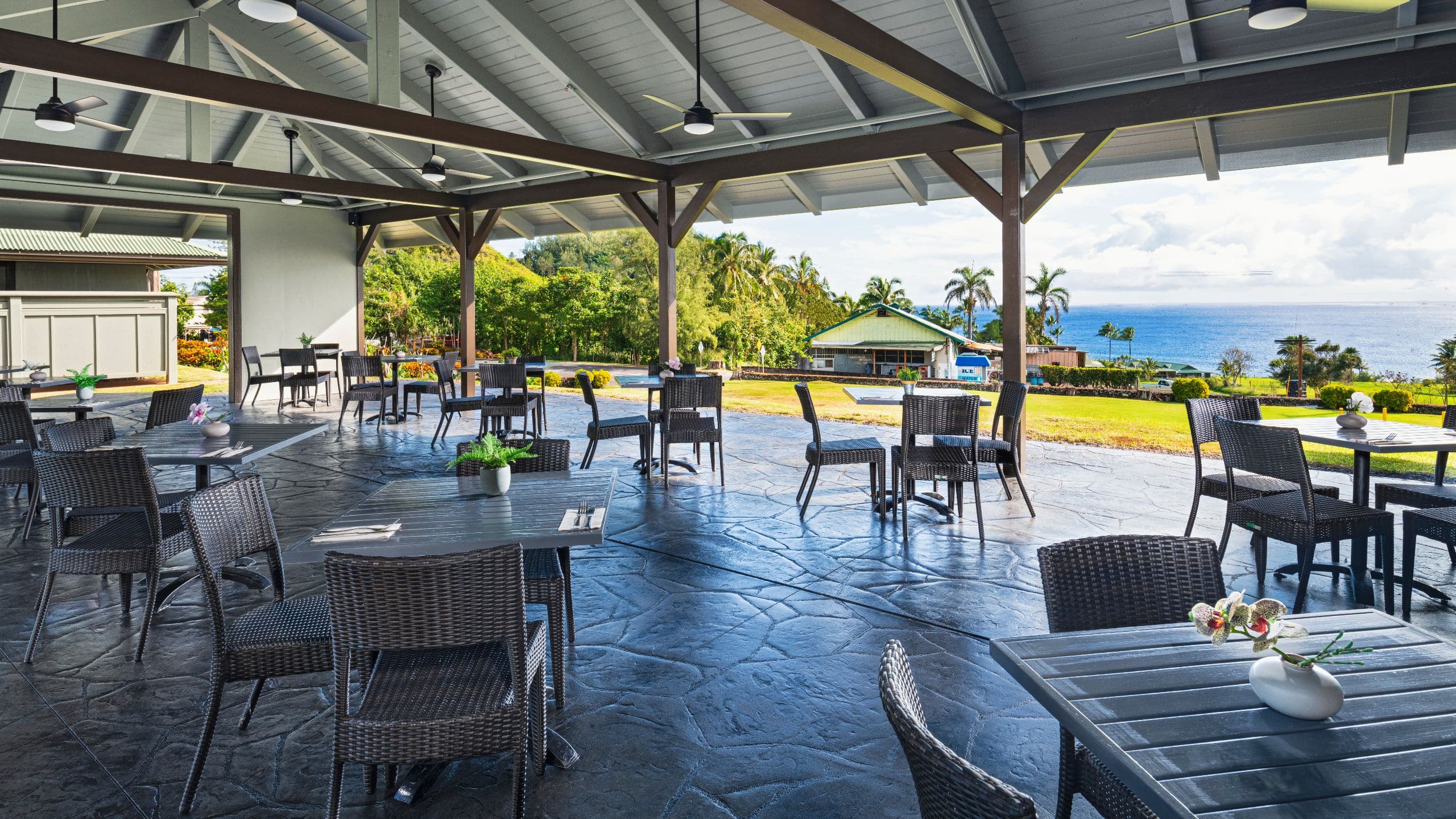 Hana-Maui Resort Hana Ranch Restaurant Lanai