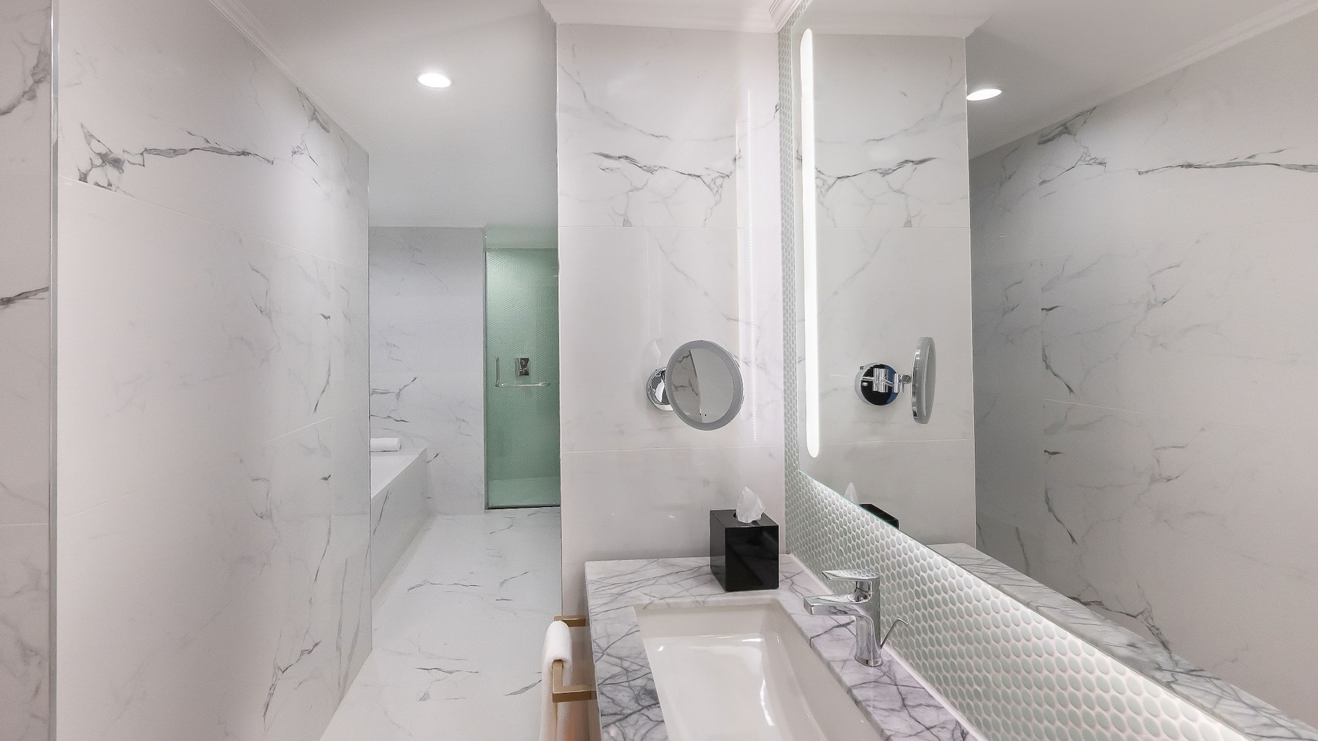 3/5 Hyatt Regency Nairobi Westlands Executive Suite Bathtub