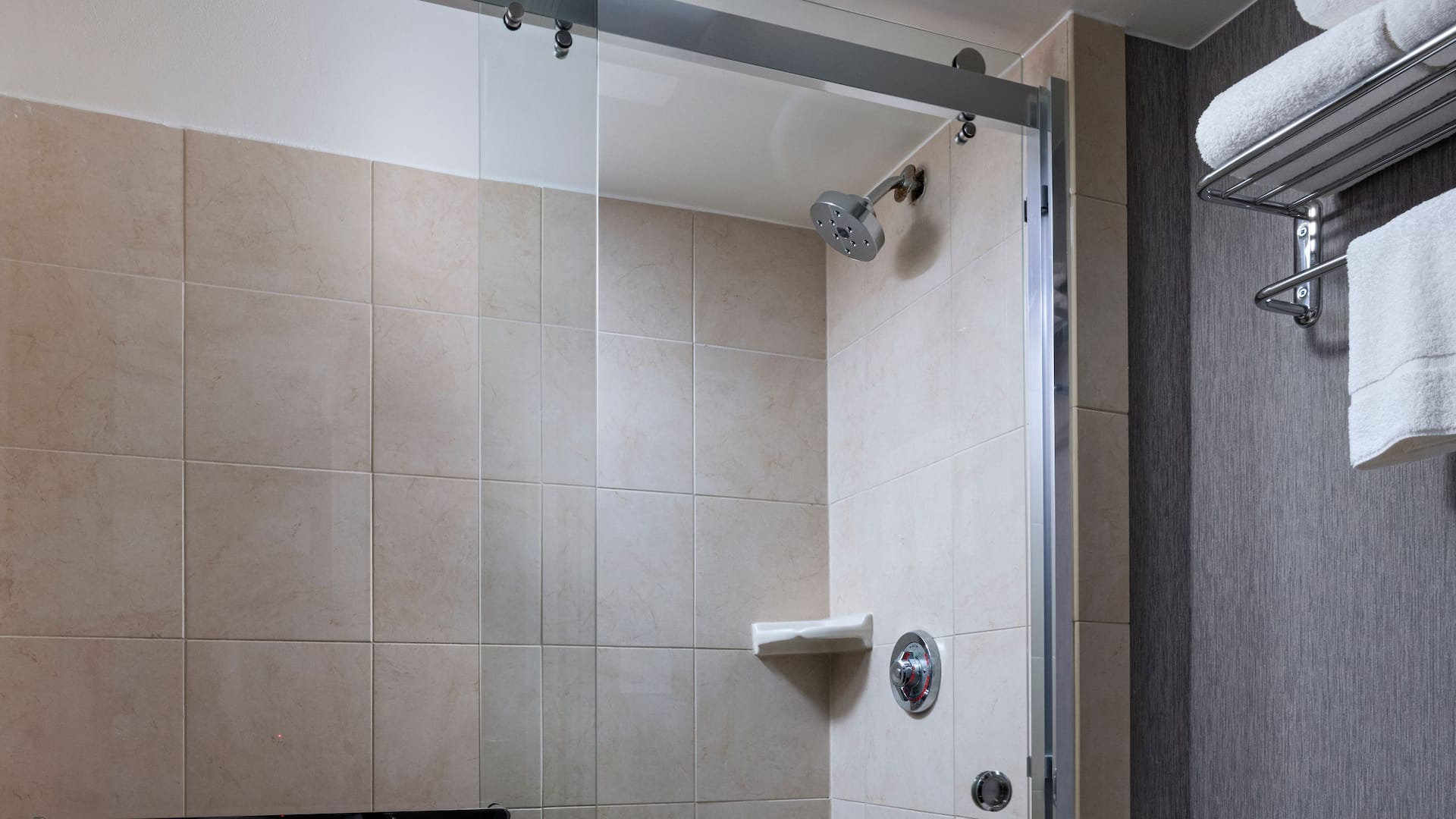 Hyatt Place Austin / Arboretum Bathroom Shower