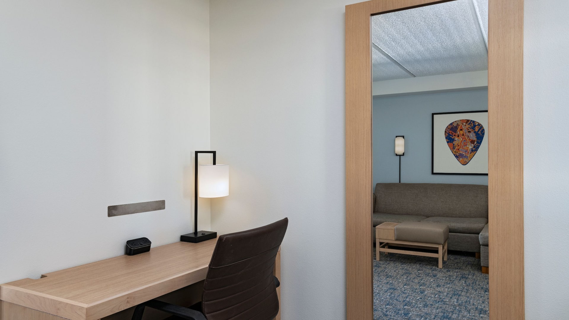 Hyatt Place Austin / Arboretum Desk Detail