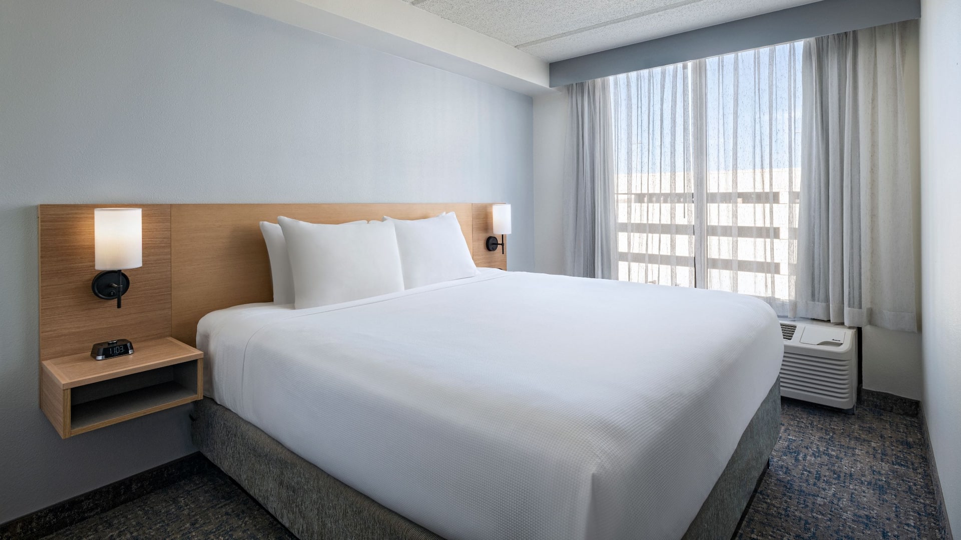 Hyatt Place Austin / Arboretum King Bedroom Area