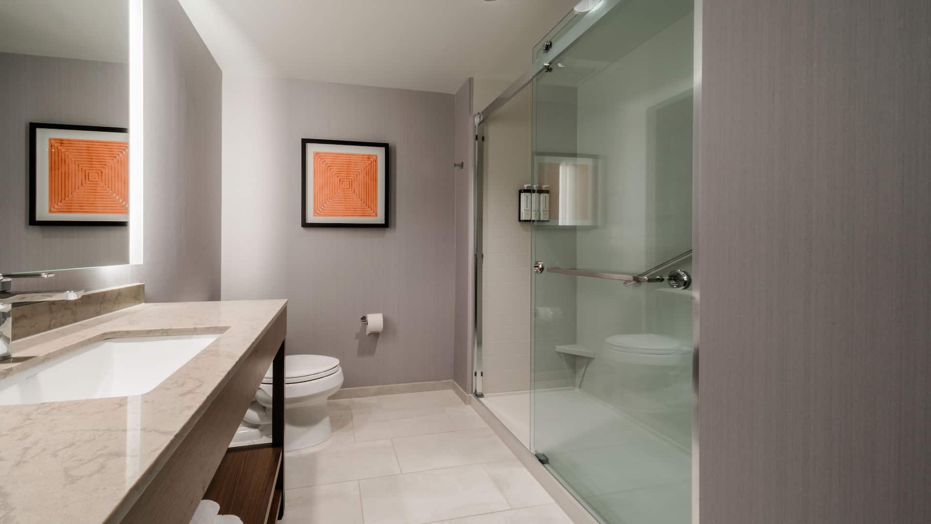 3 de 3 Hyatt House Sacramento Airport / Natomas Shower