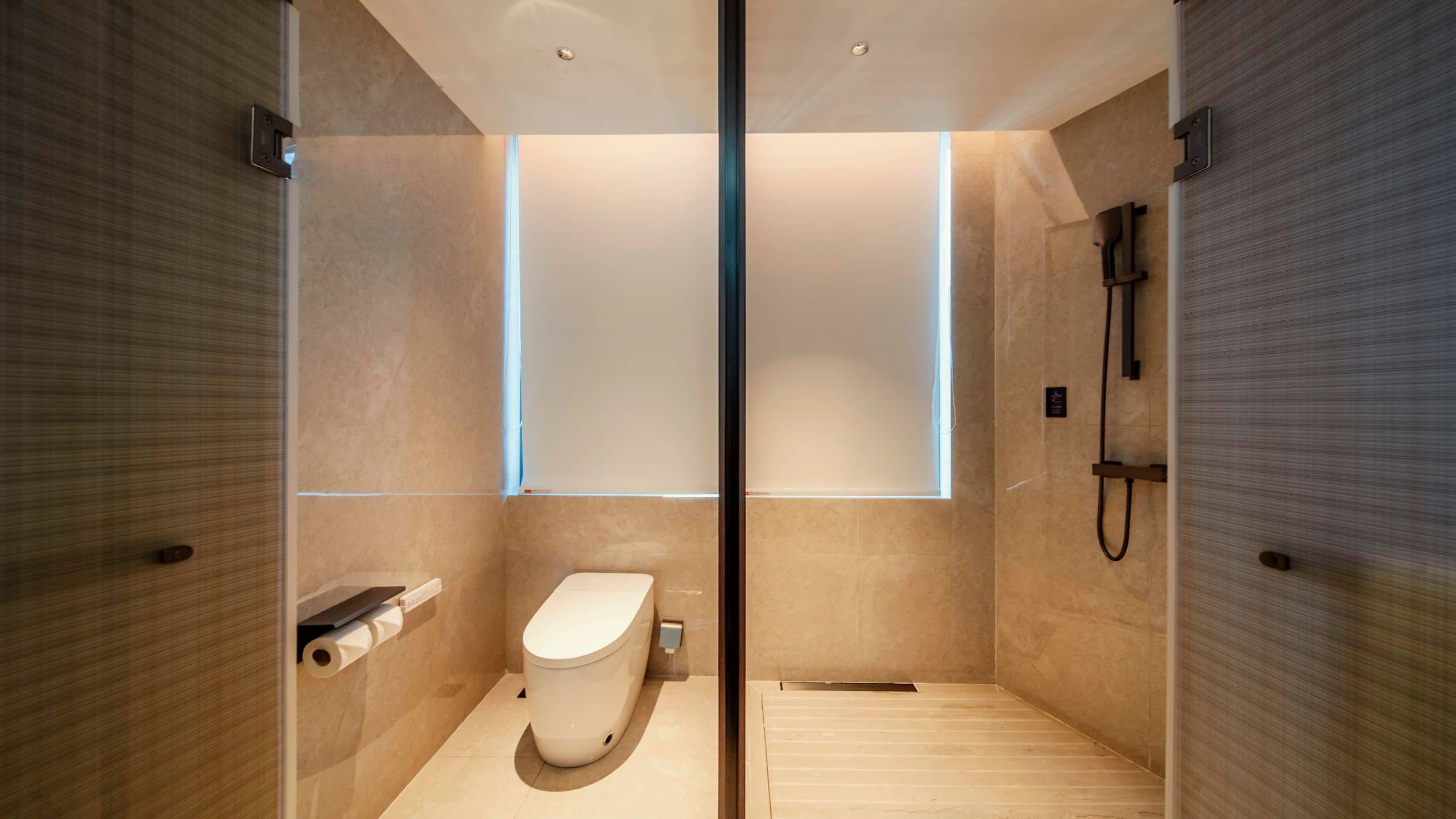 4 of 4 UrCove Chengdu Wenshu Monastery Taikoo Li Business Deluxe King Bathroom
