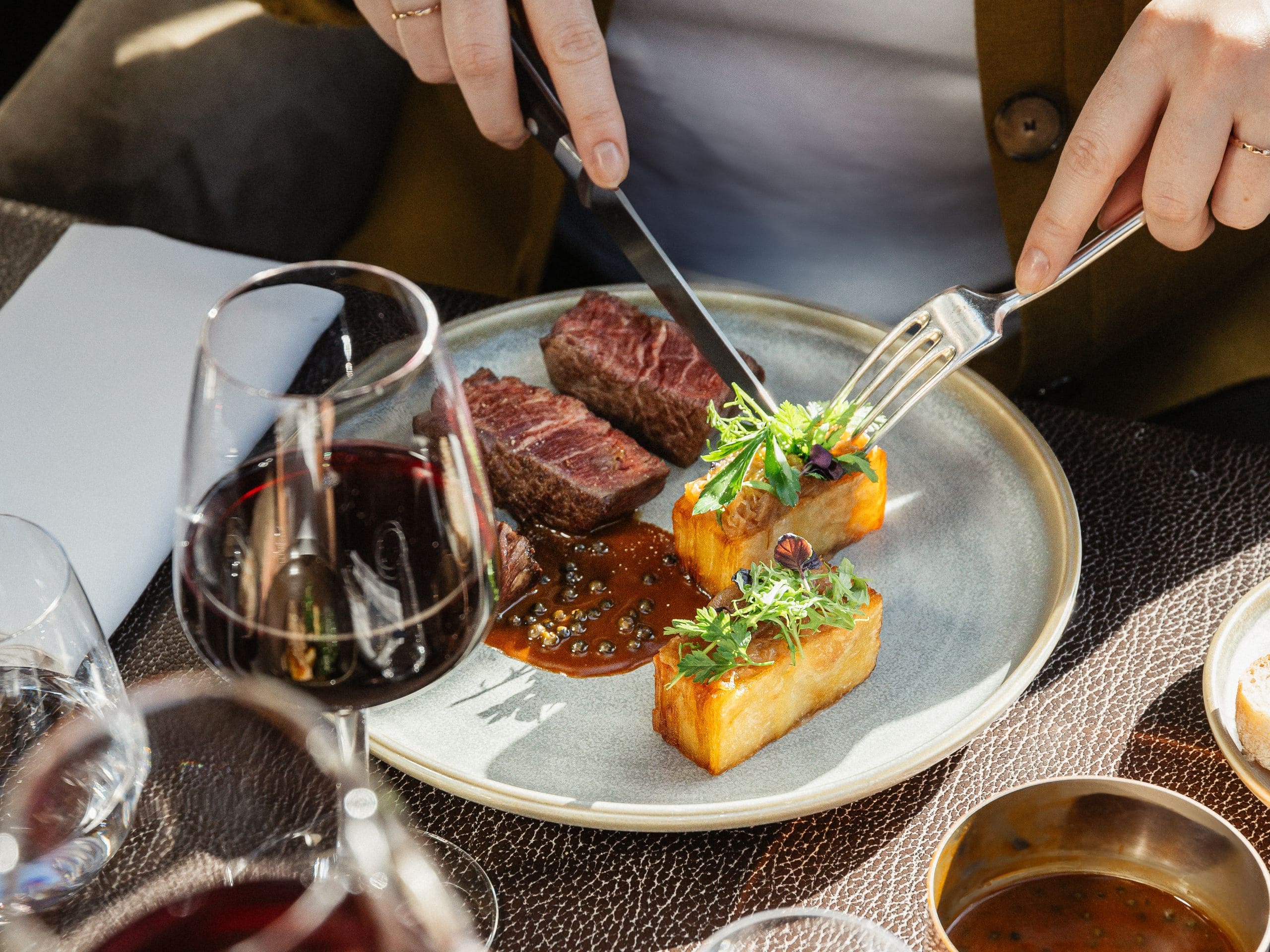 Hyatt Paris Madeleine Cafem Boeuf Lifestyle