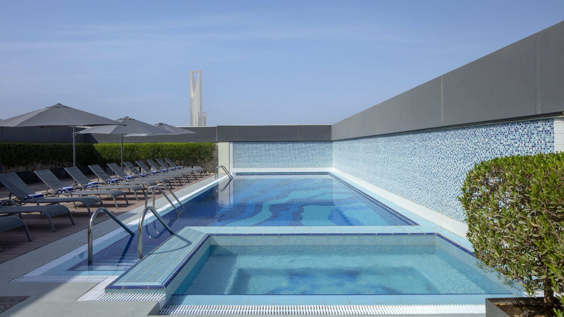 Hyatt Place Riyadh Al Sulaimania Swimming Pool Roof Top