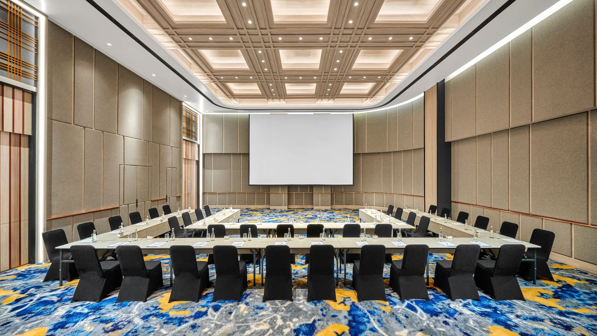 第 1，共 2 Hyatt Place Makassar Ballroom Double U Shape