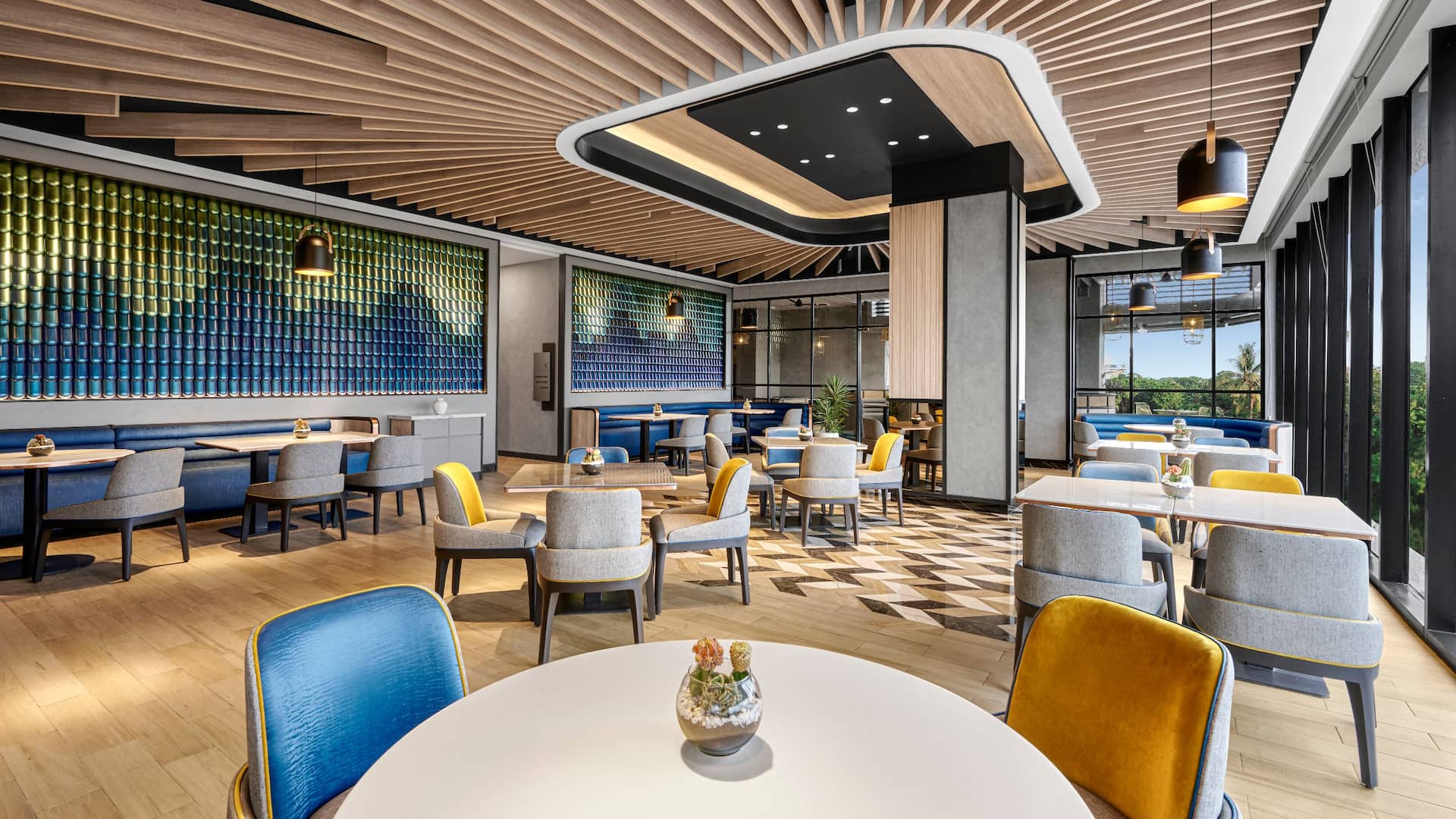Hyatt Place Makassar Papillon Restaurant