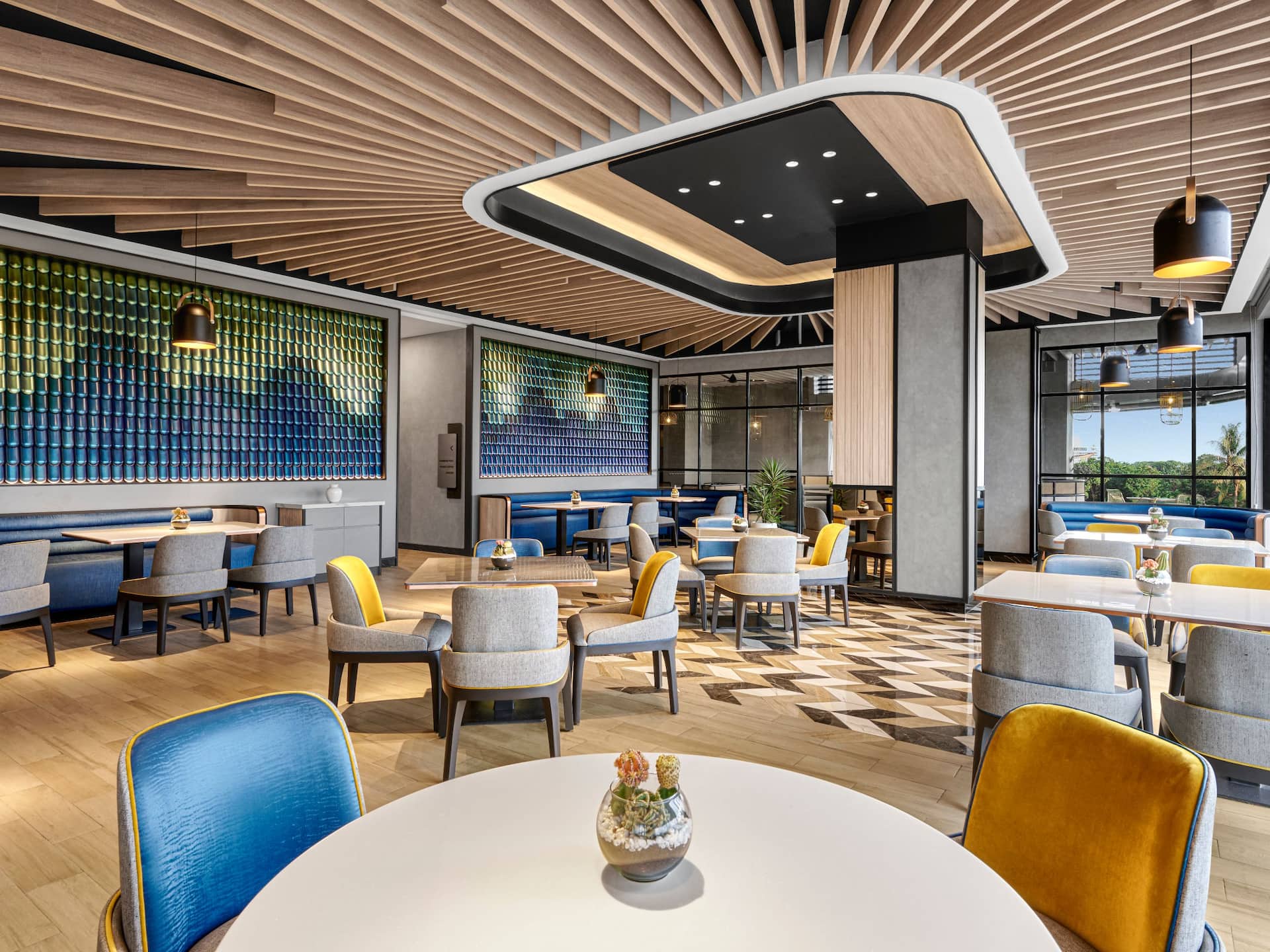 Hyatt Place Makassar Papillon Restaurant