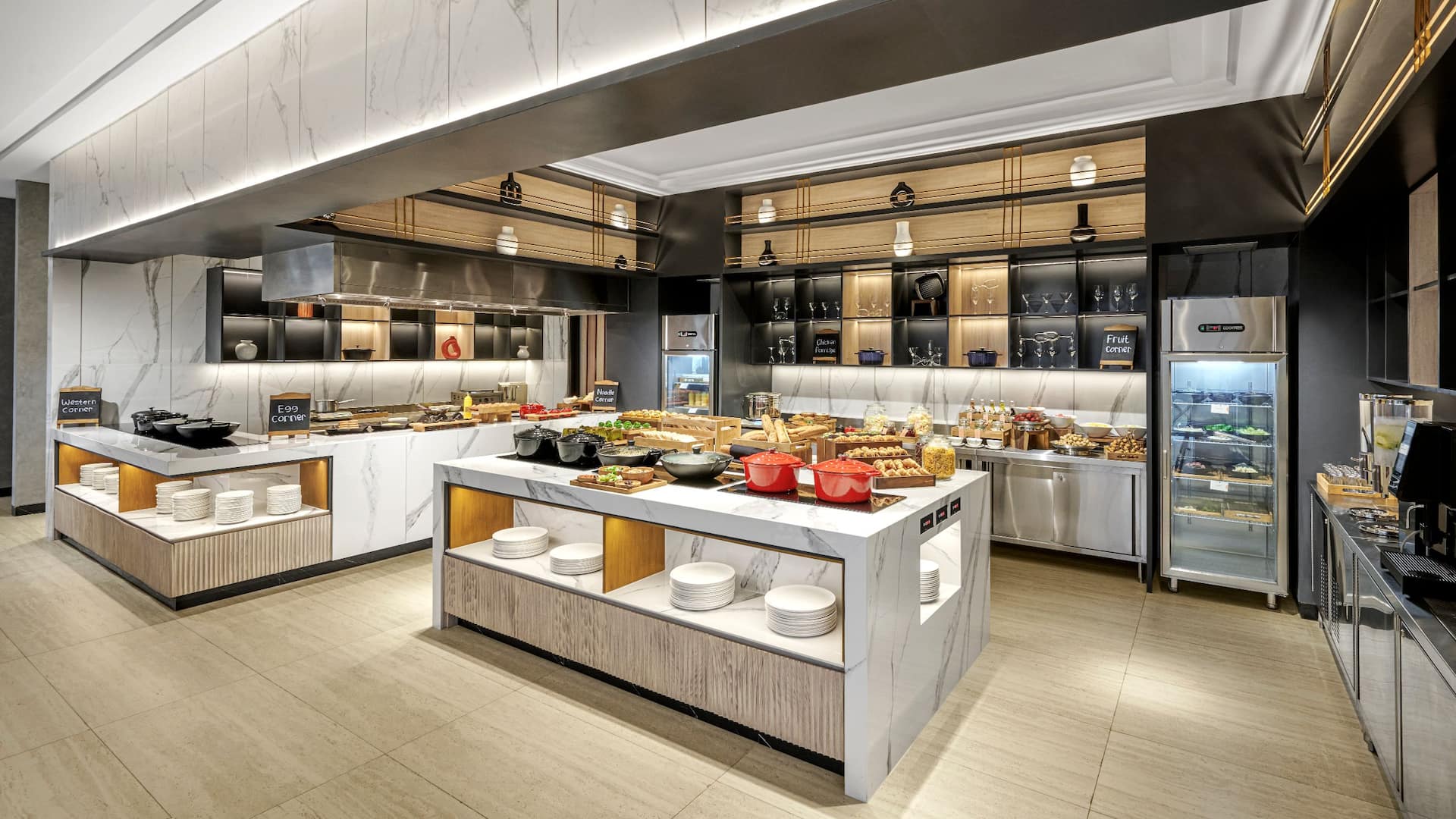 Hyatt Place Makassar Restaurant Breakfast